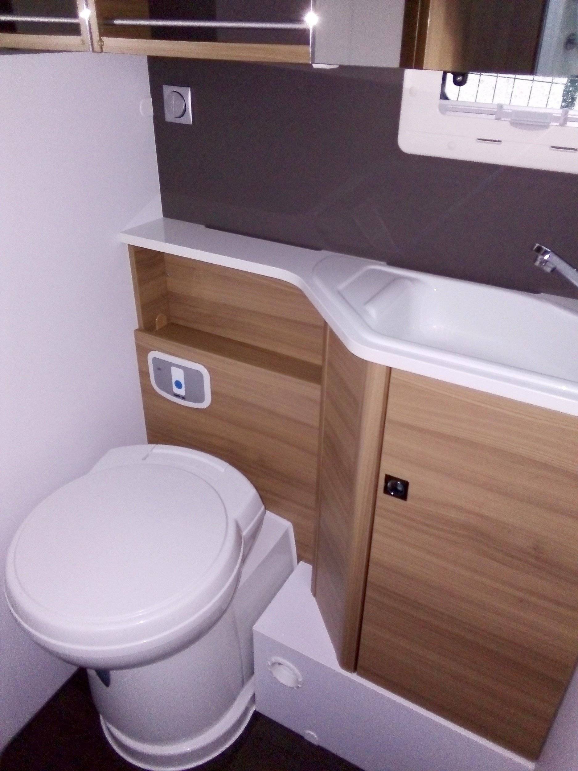 Adria matrix axess 670 sl