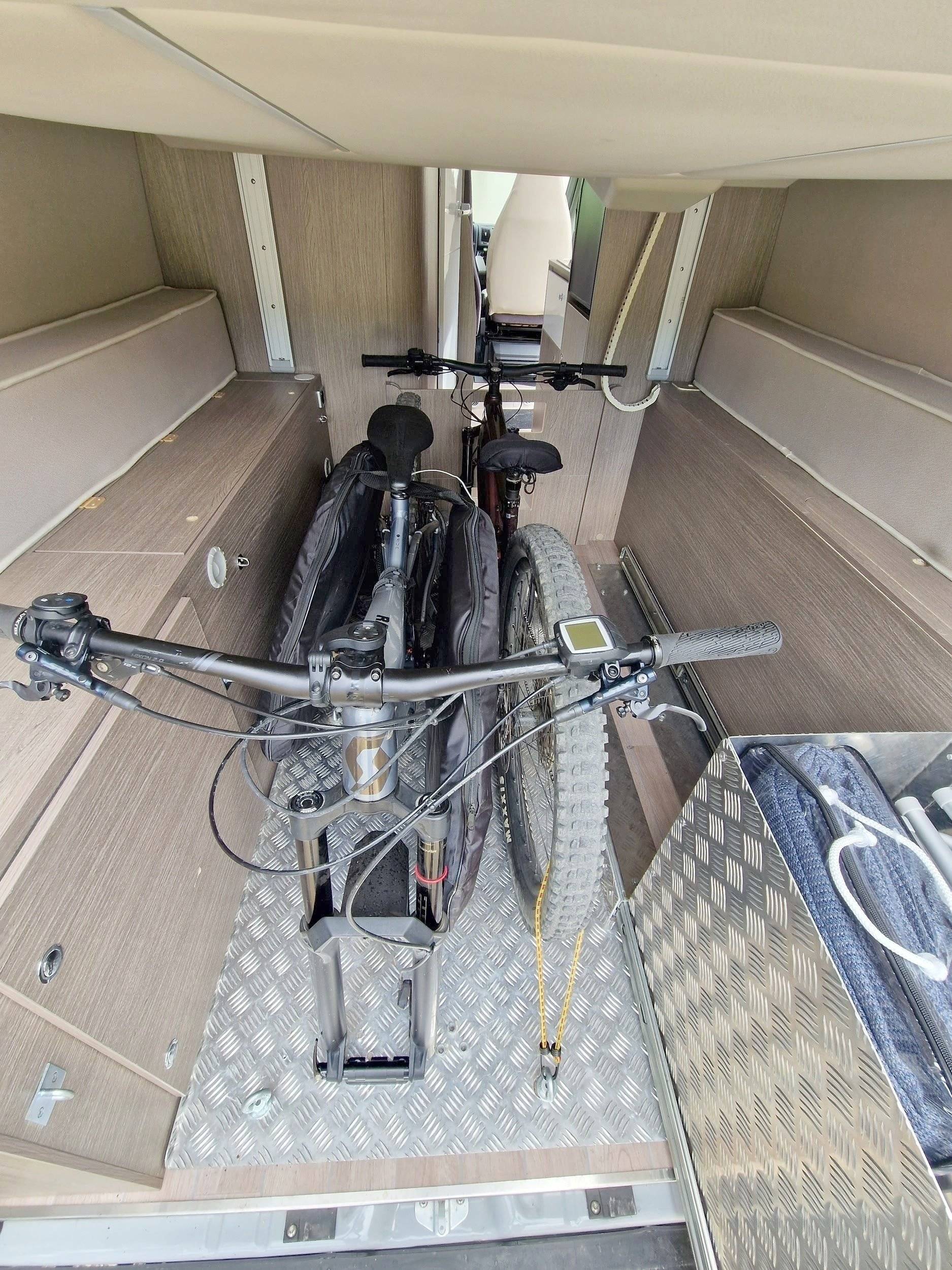 Challenger V210 road edition