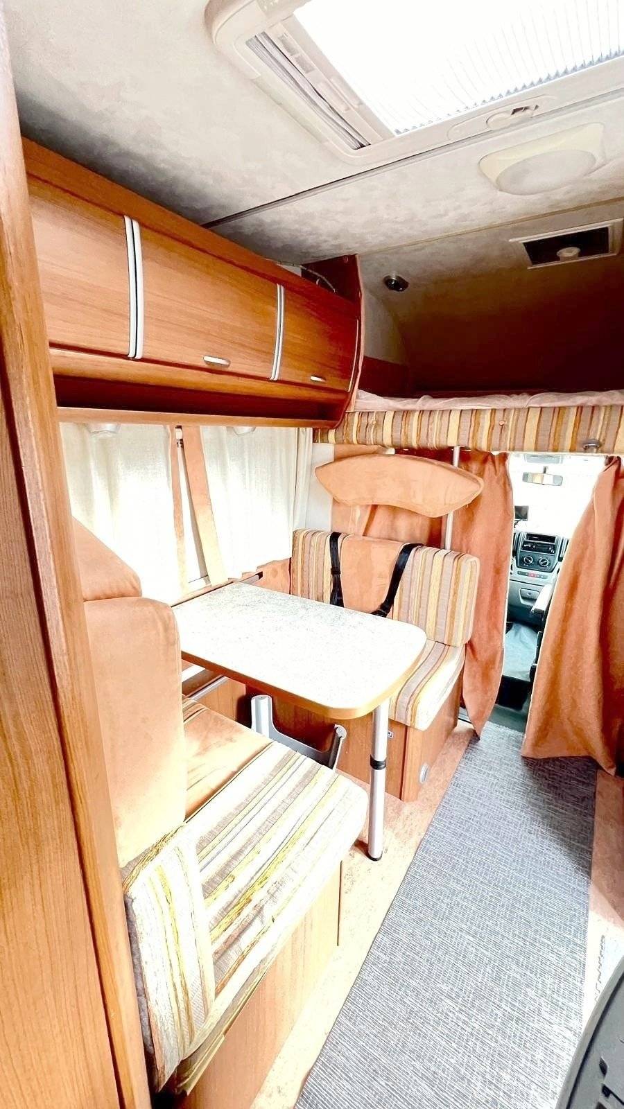 Menjador Fiat Ducato 2,2 l 100 ch - Yescapa