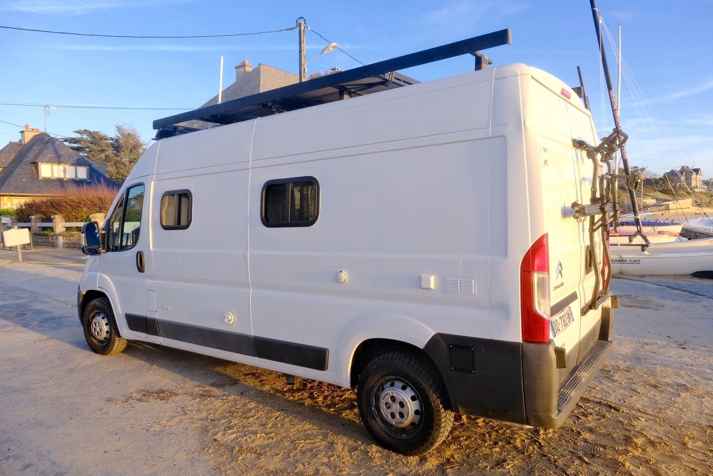 Partez à l'aventure avec notre van 100% autonome 