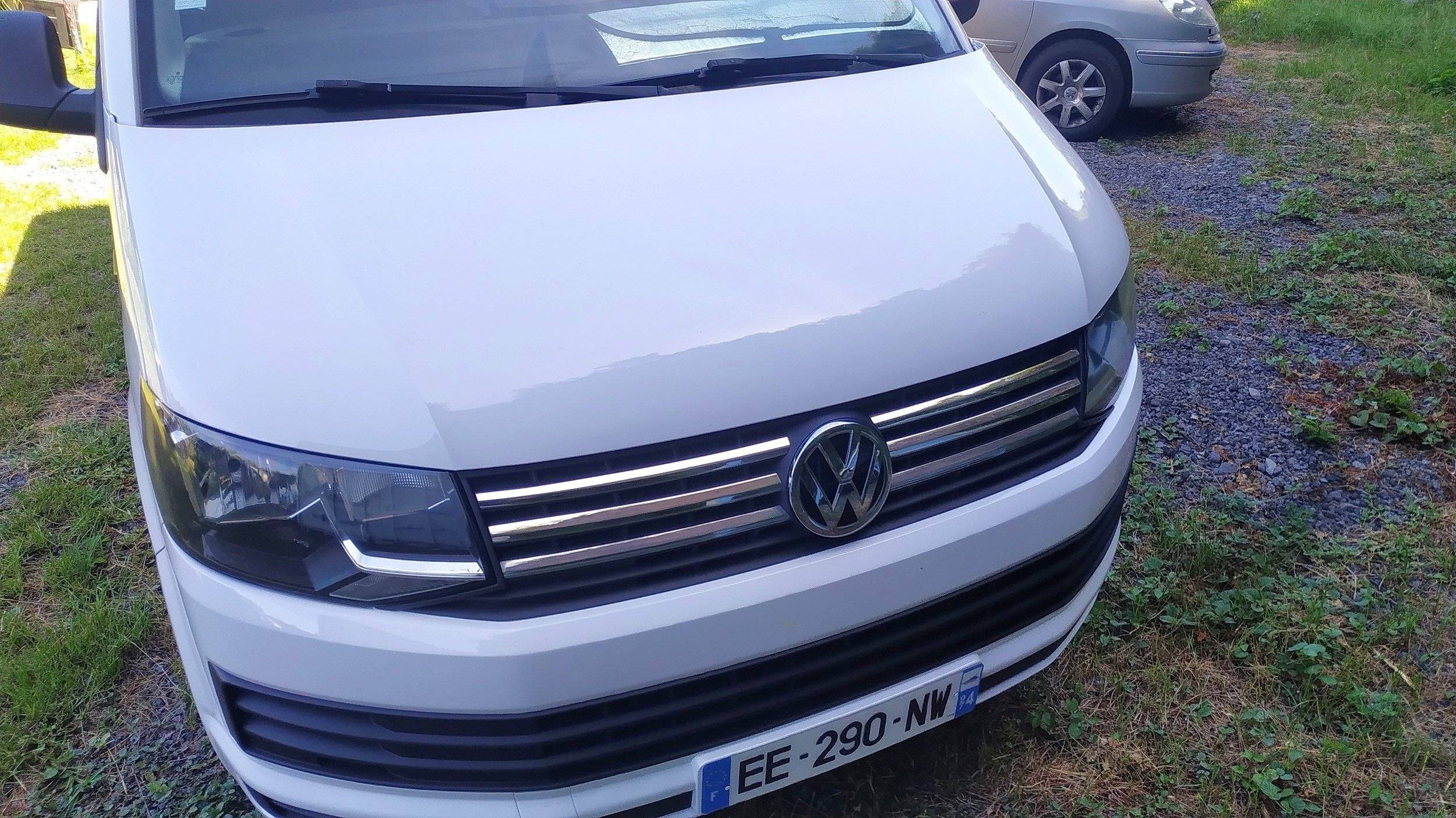 schräge Vorderansicht Volkswagen Volkswagen Transporter T6 - Yescapa