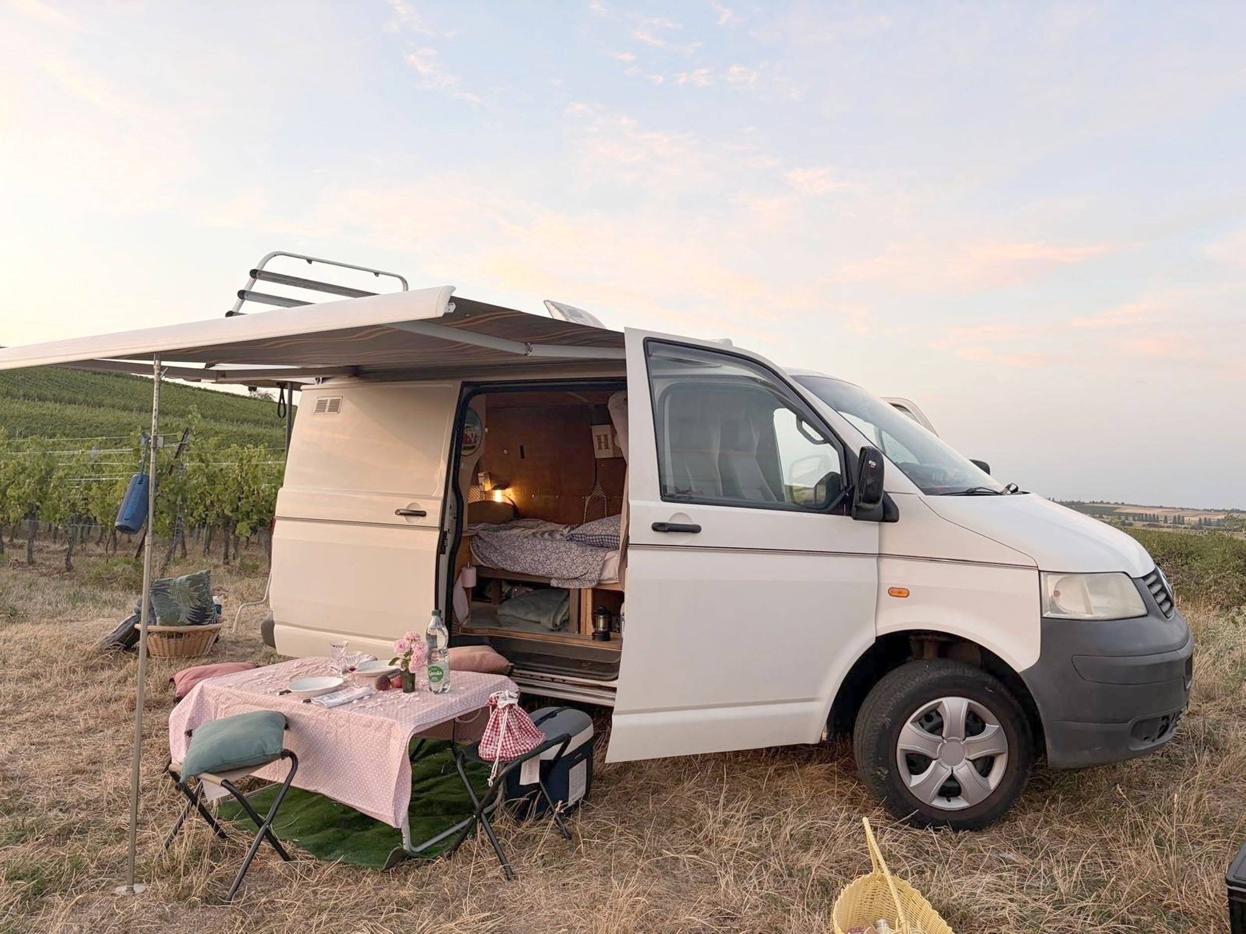 schräge Vorderansicht Volkswagen T3 - Yescapa