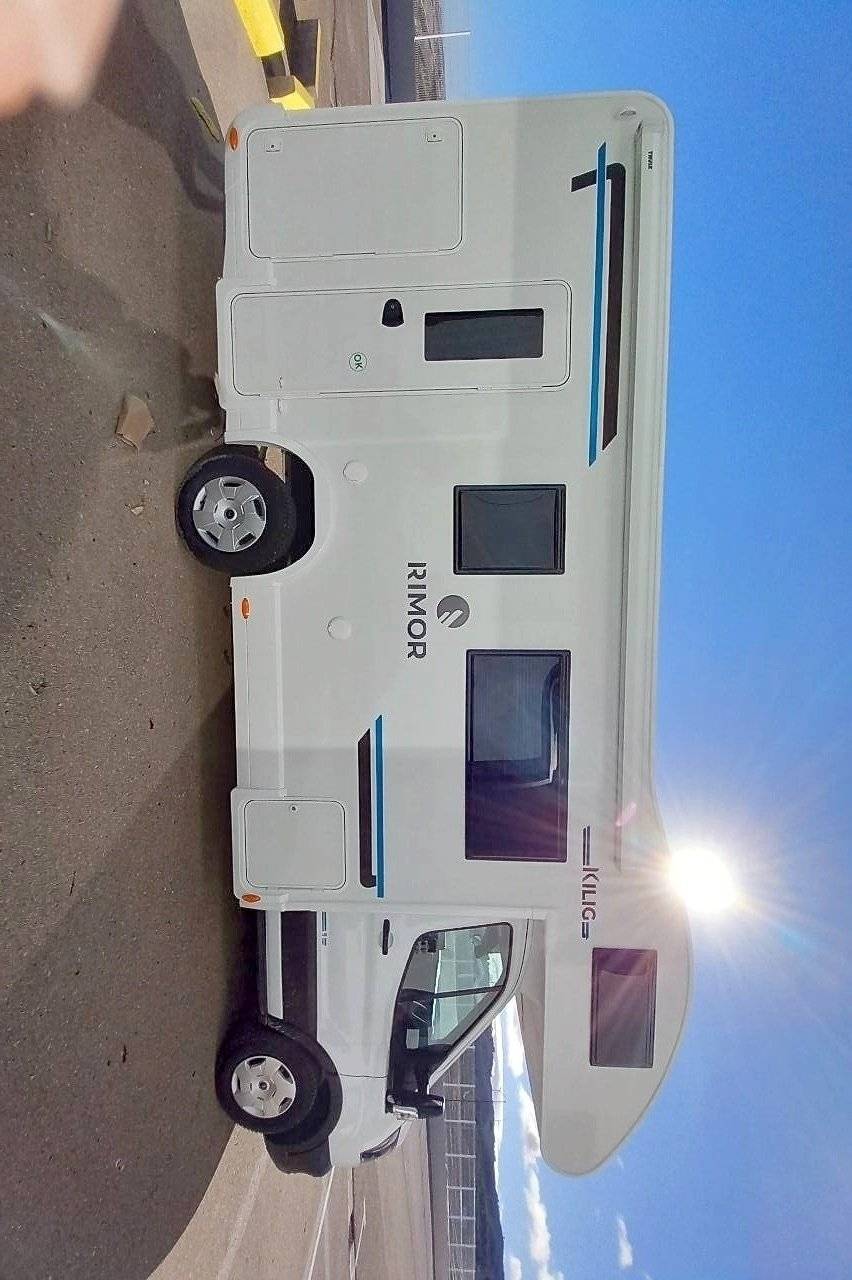 Vue avant de 3/4 Ford - Yescapa