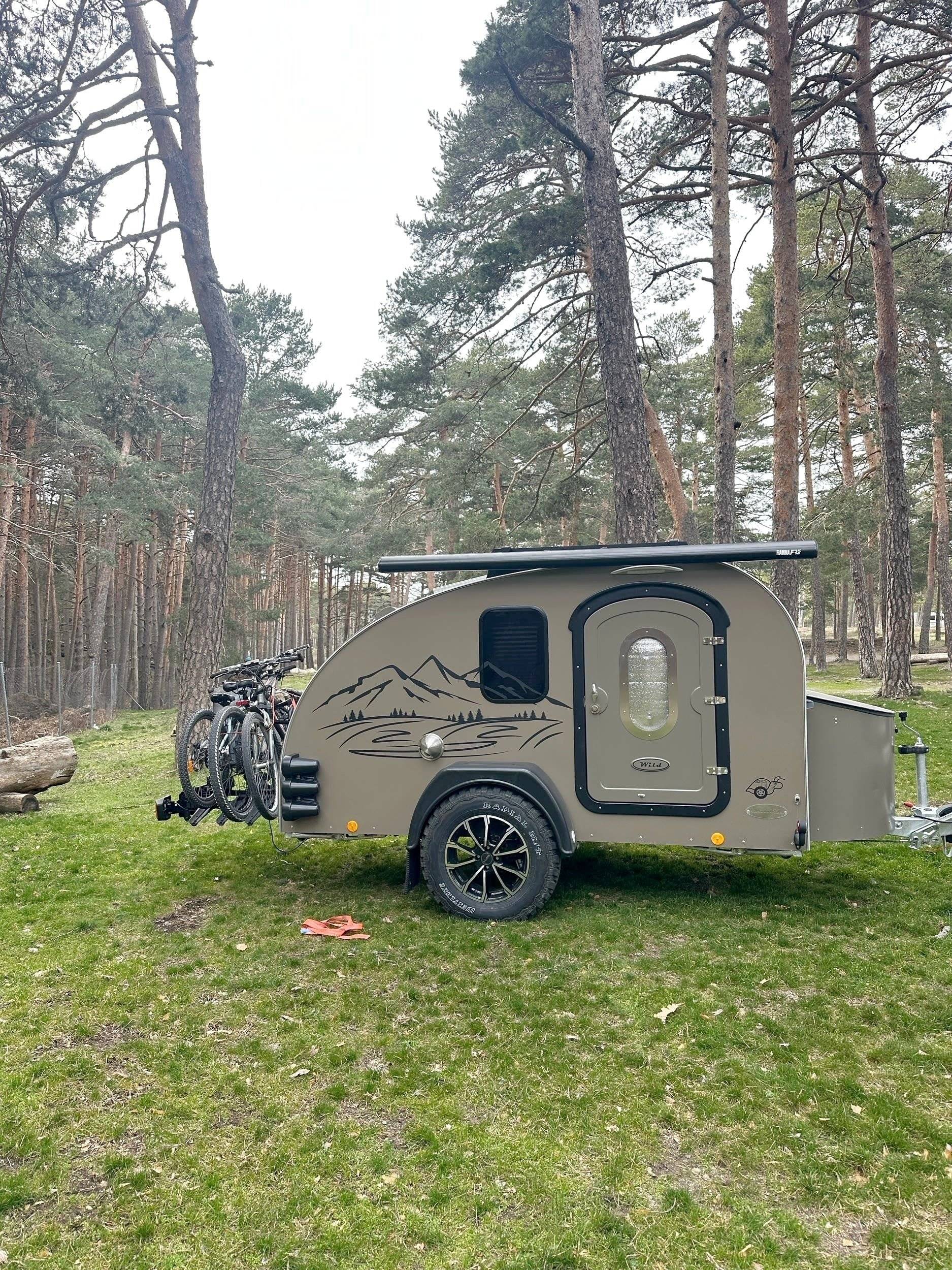 Vue avant de 3/4 . - Yescapa