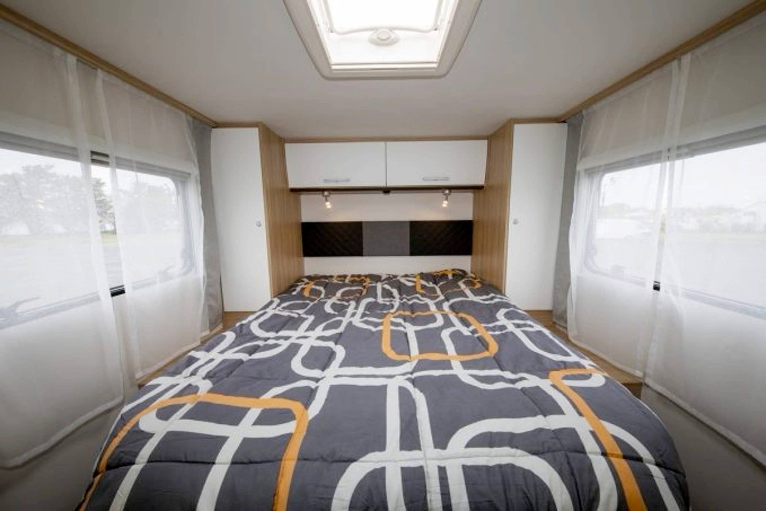 Plazas en cama Citroën Jumper BlueHDI 130 - Yescapa