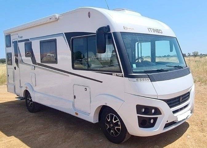 Front view from 3/4 Fiat - Yescapa