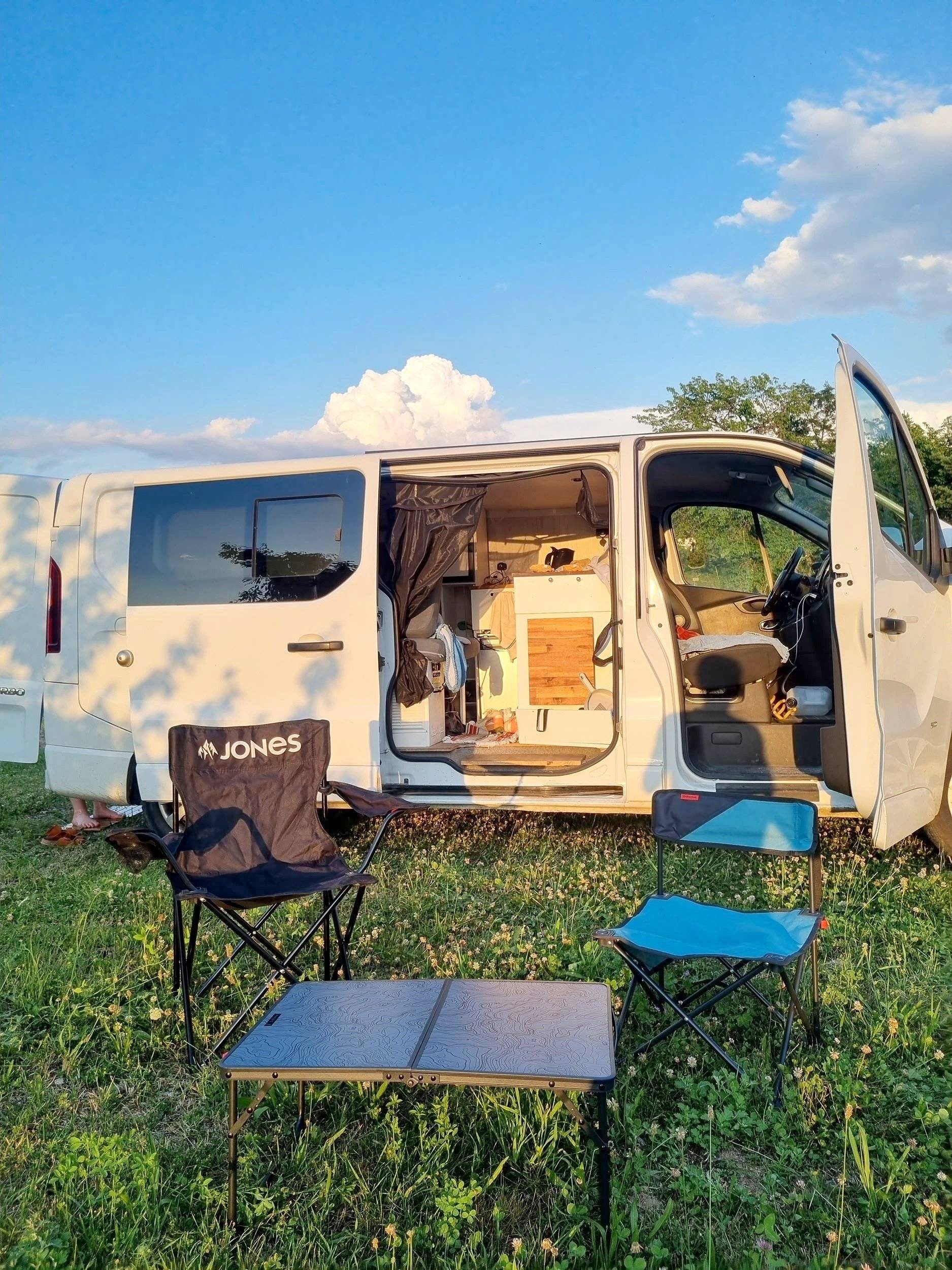 Menjador Opel Vivaro - Yescapa