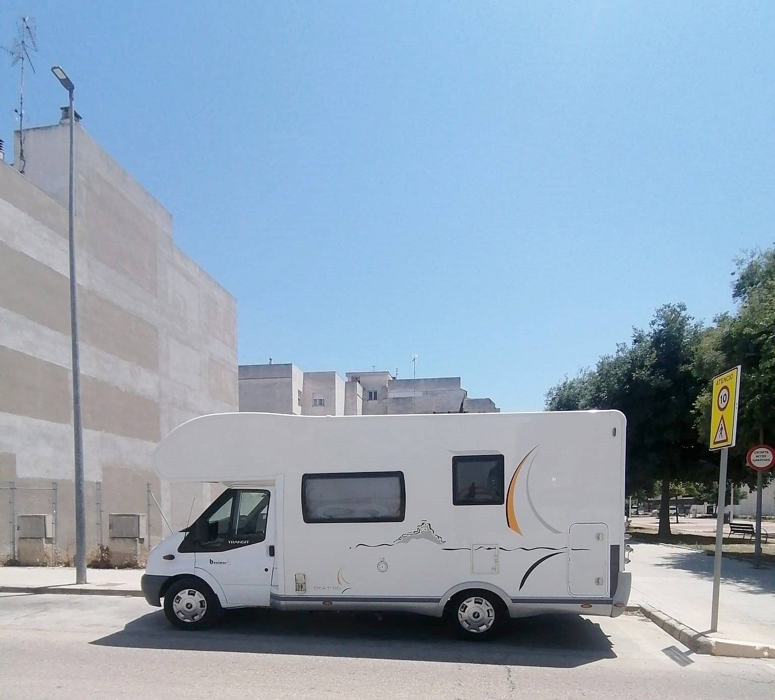 Front view from 3/4 Ford - Yescapa