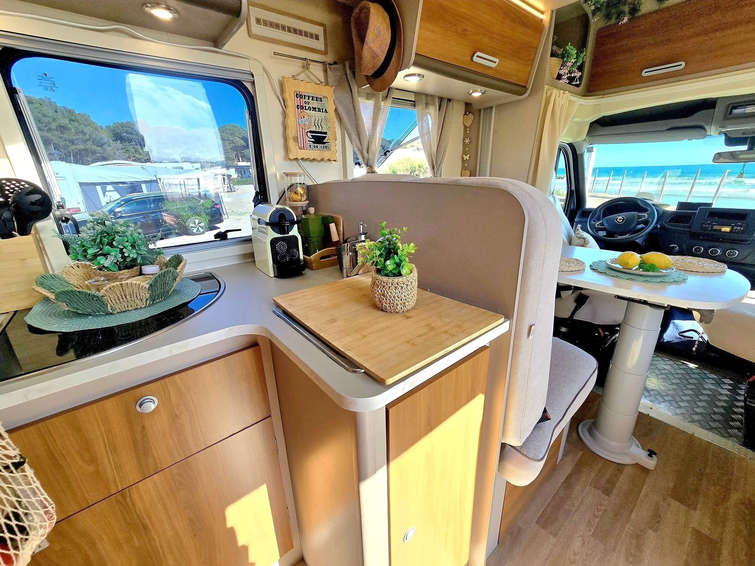 Kitchen Renault Master 2,3 l 145 ch - Yescapa