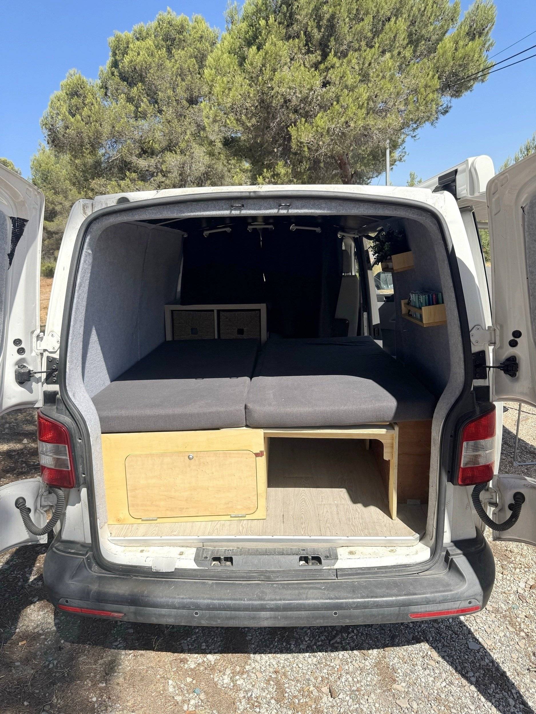 Berth Volkswagen T5 2,0 l 140 ch - Yescapa