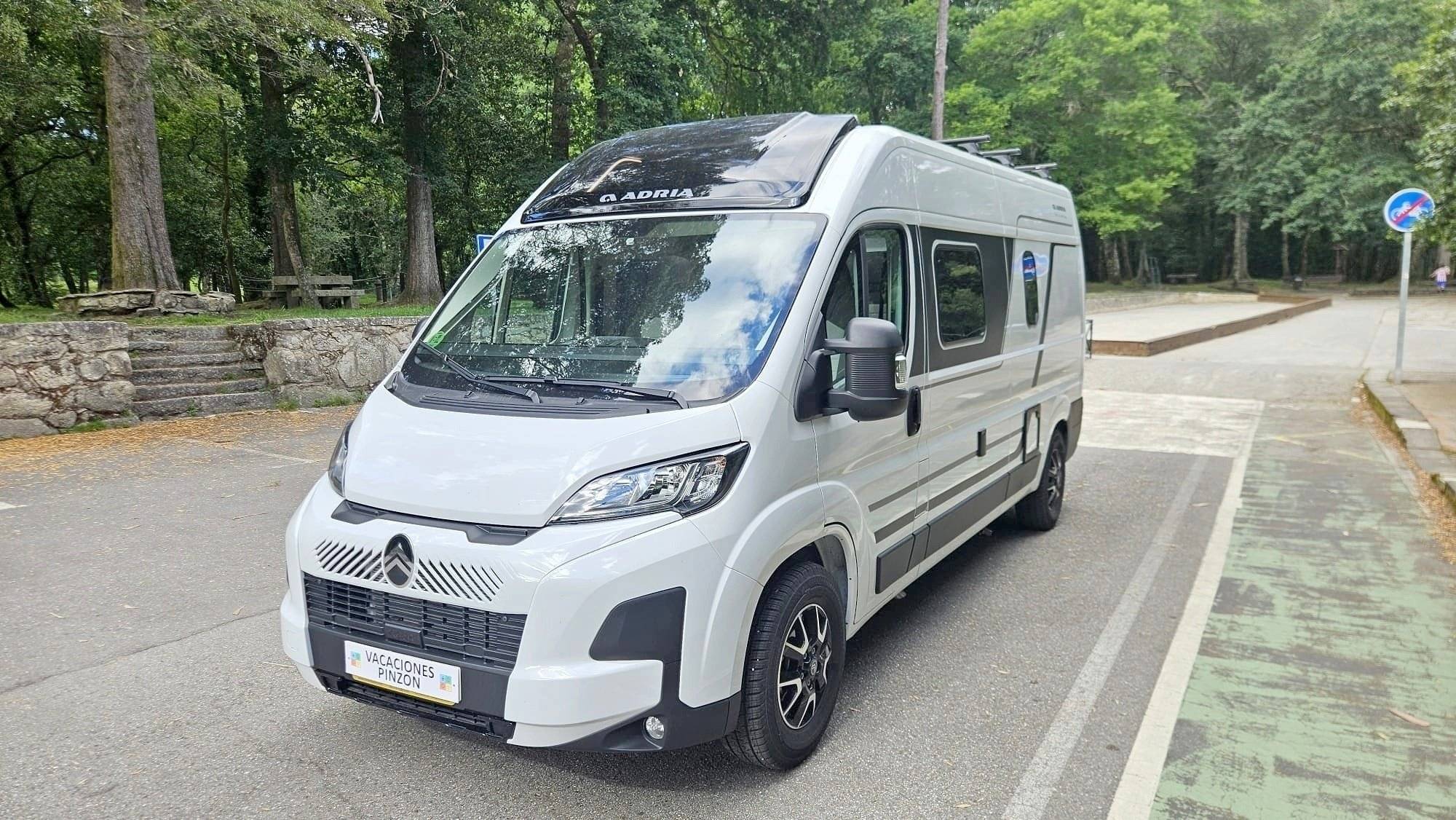 Vista del vehículo ángulo delantero Citroën - Yescapa