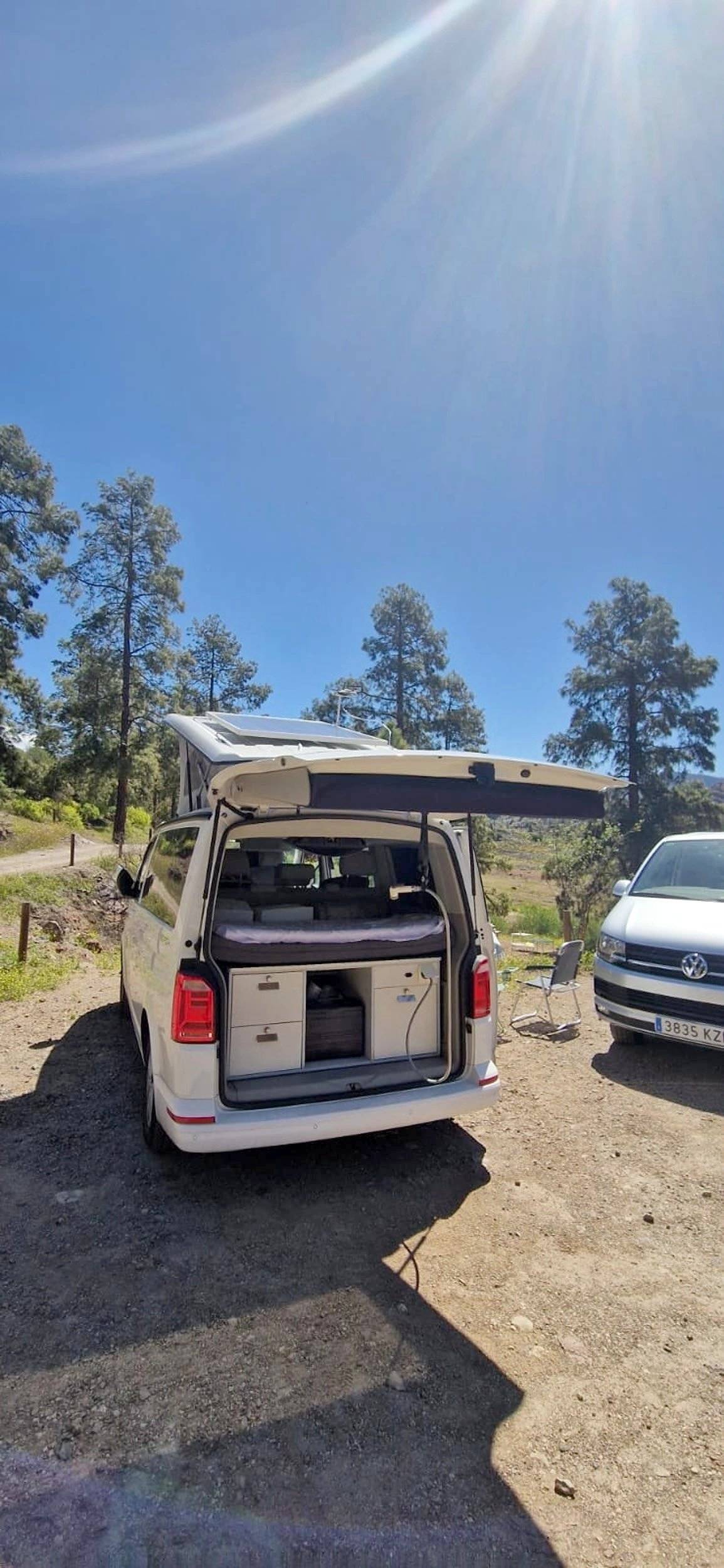 Vue arrière Volkswagen CALIFORNIA T6 - Yescapa