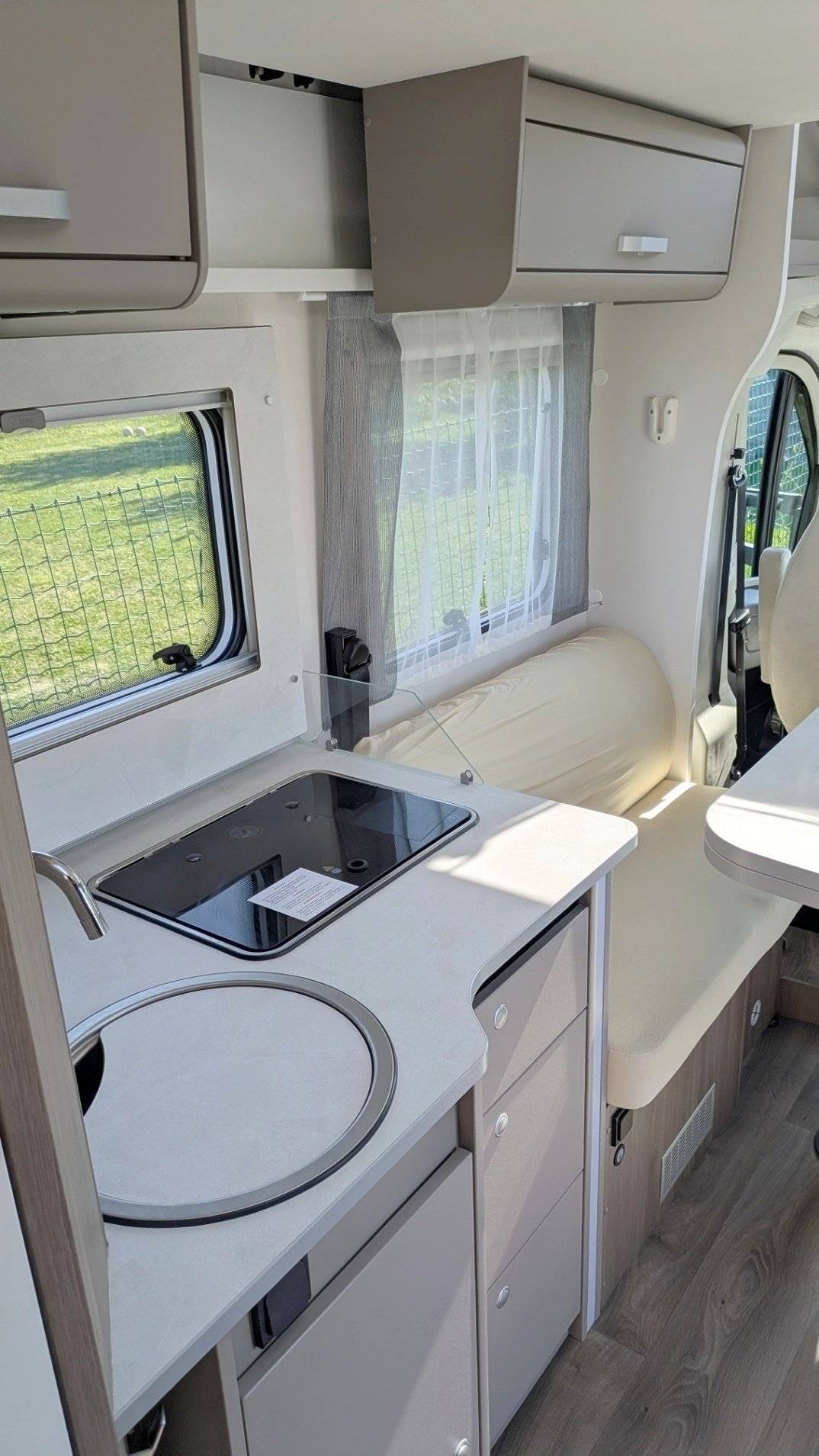 Coin repas Citroën Jumper 2,2 l 140 ch - Yescapa