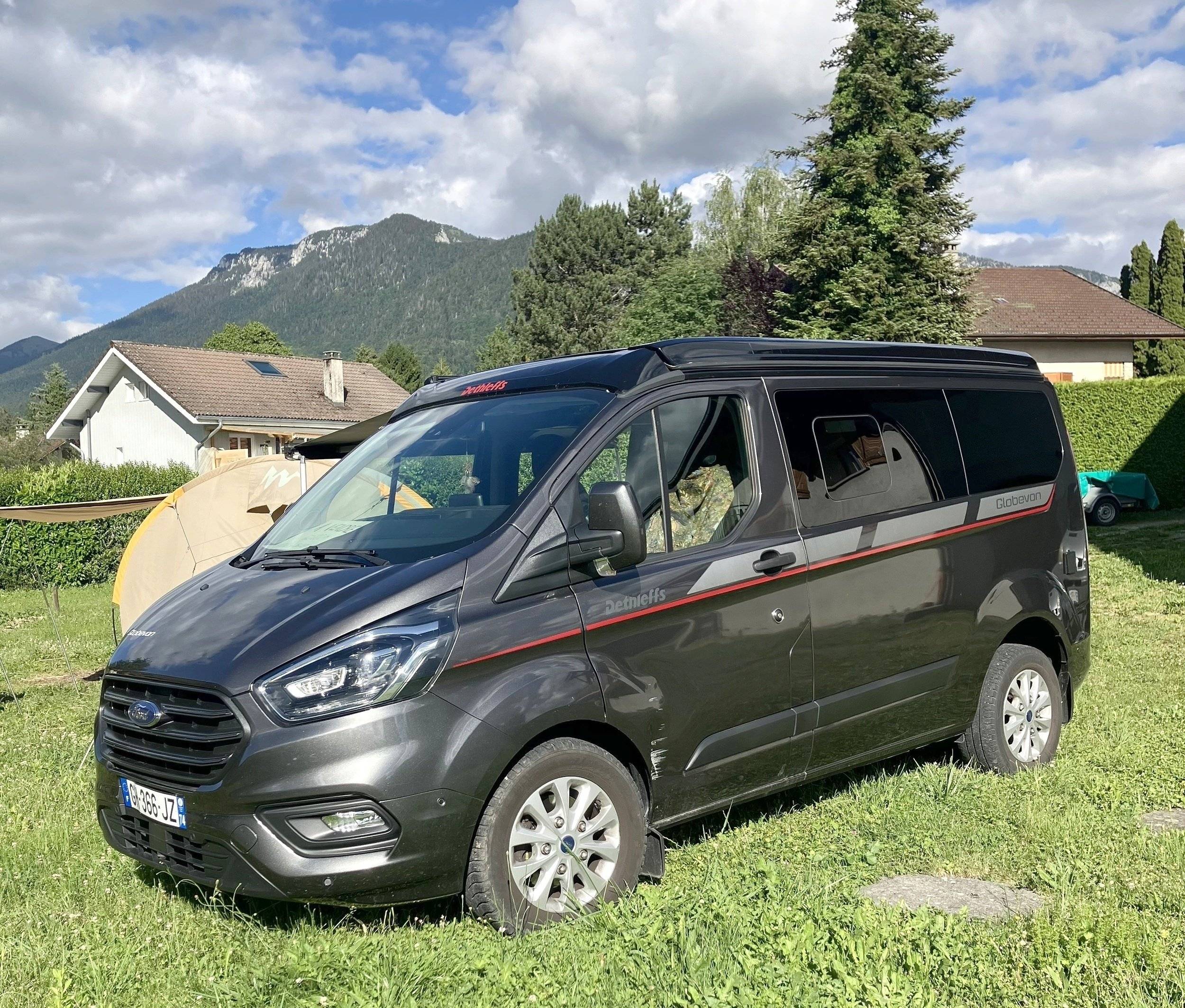 Front view from 3/4 Ford - Yescapa