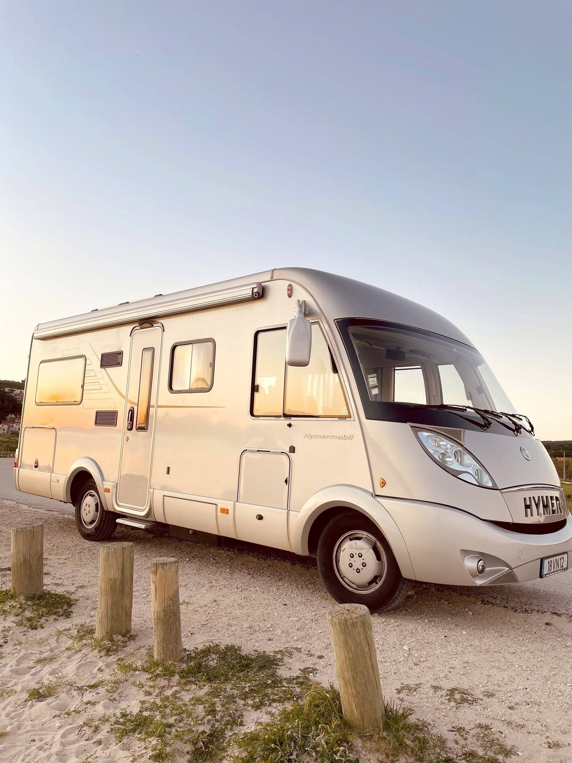 schräge Vorderansicht Fiat Ducato 2,2 l JTD 130 ch. - Yescapa