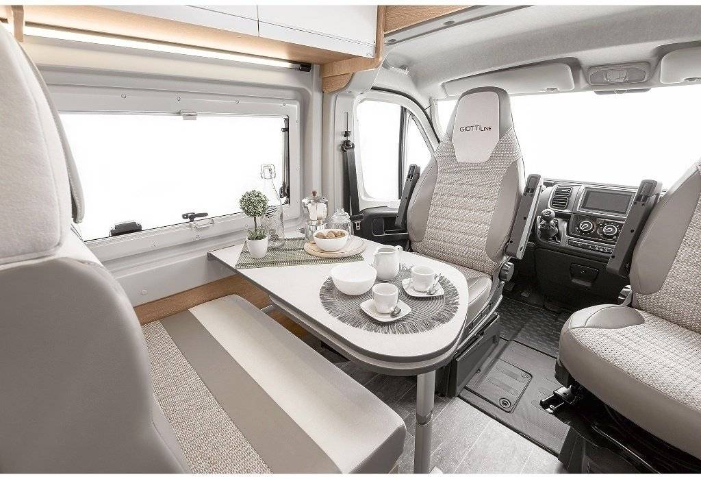 Área de jantar Citroën Citroën jumper - Yescapa
