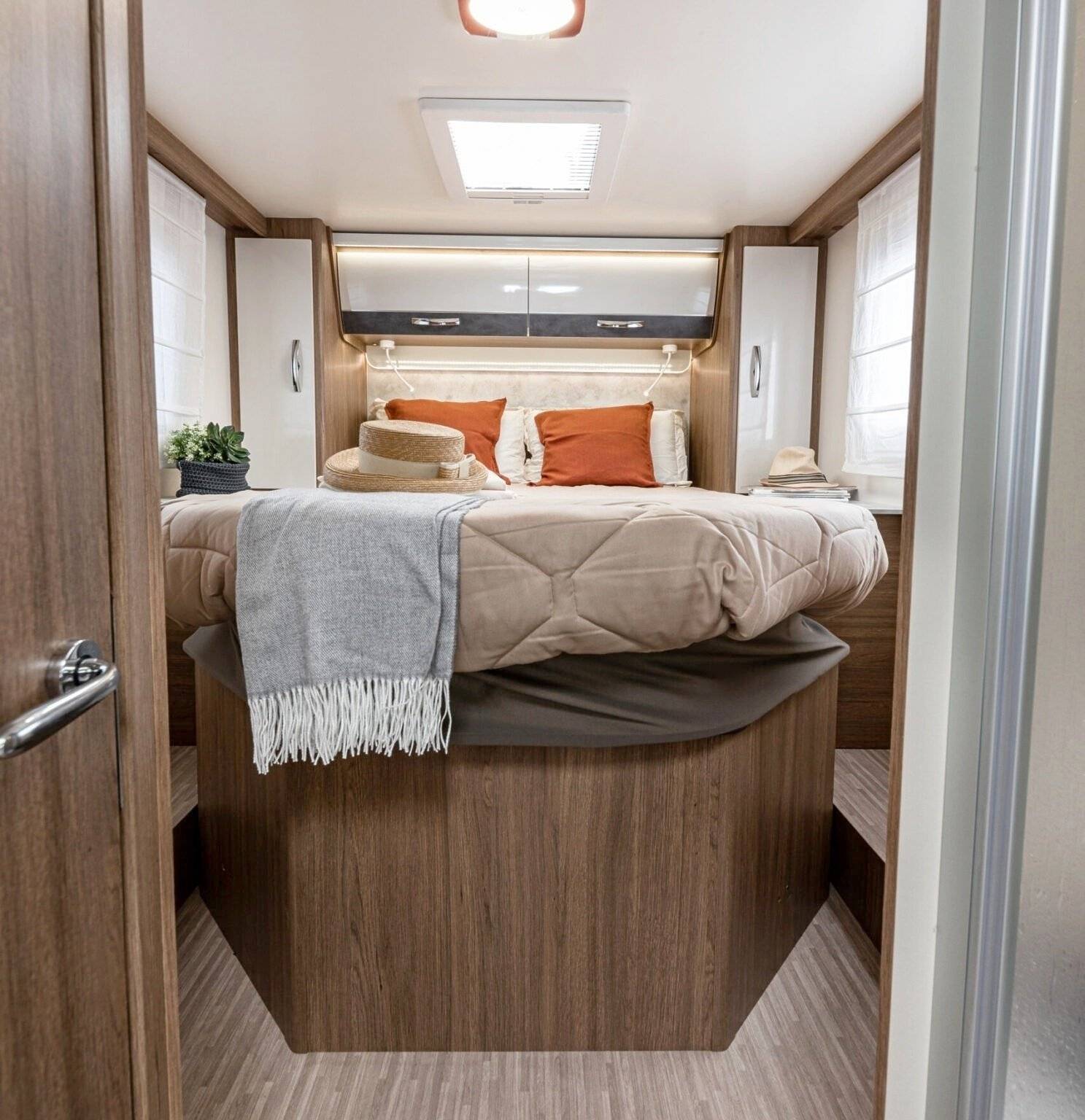 Front view from 3/4 Fiat Ducato 2.3 150cv - Yescapa