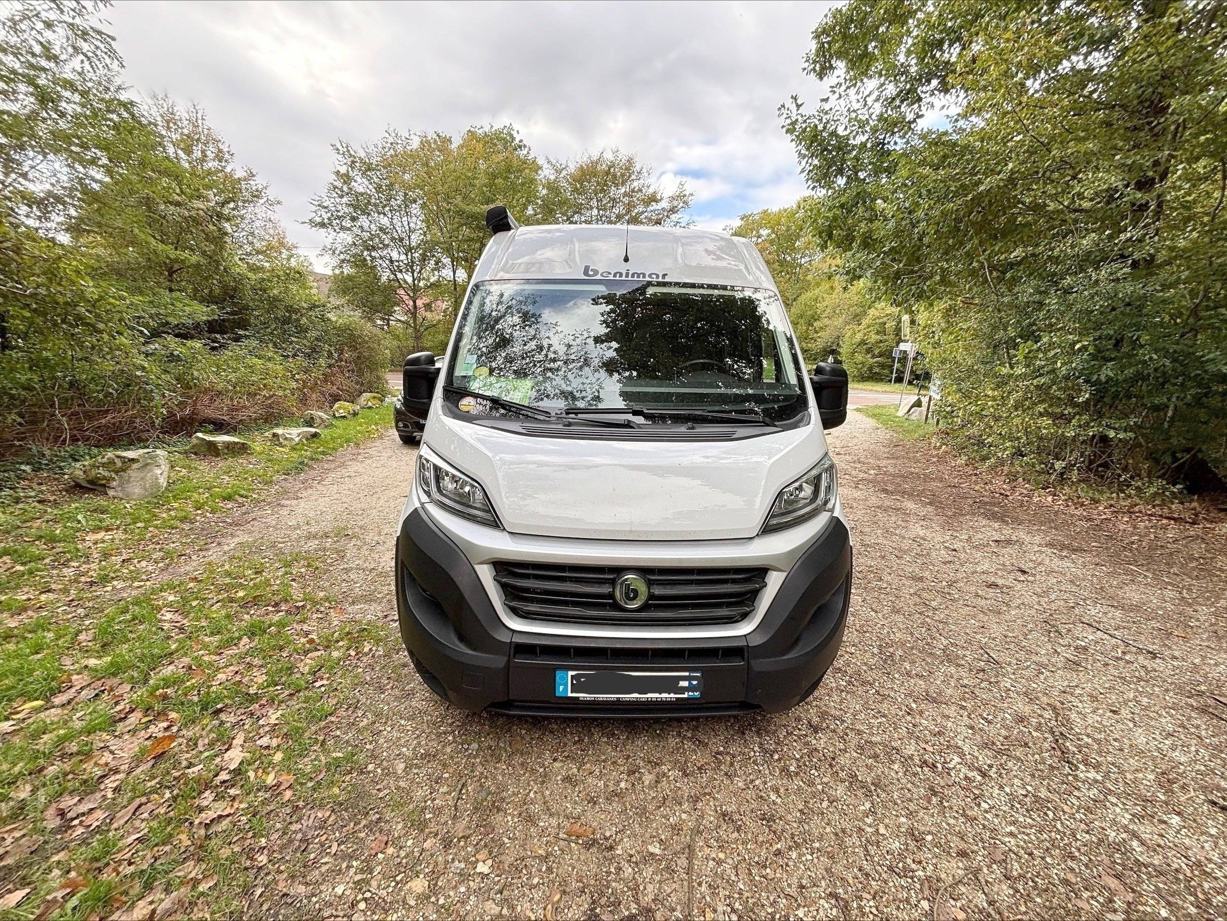 Vista de 3/4 Fiat Fiat Ducato 140 - Yescapa