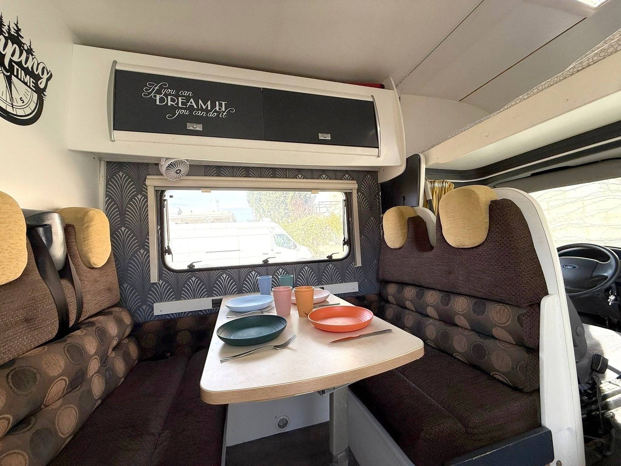 Comedor Ford Transit 2,0 l 130 ch - Yescapa