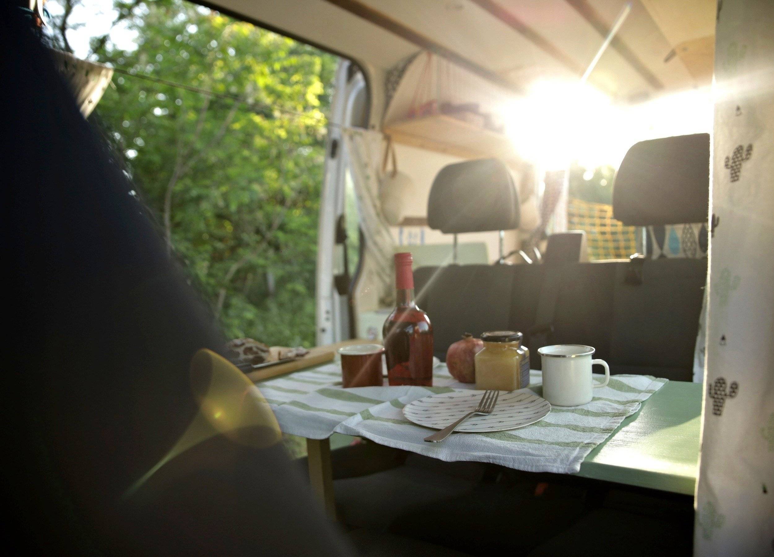 Dining Area Volkswagen Crafter - Yescapa