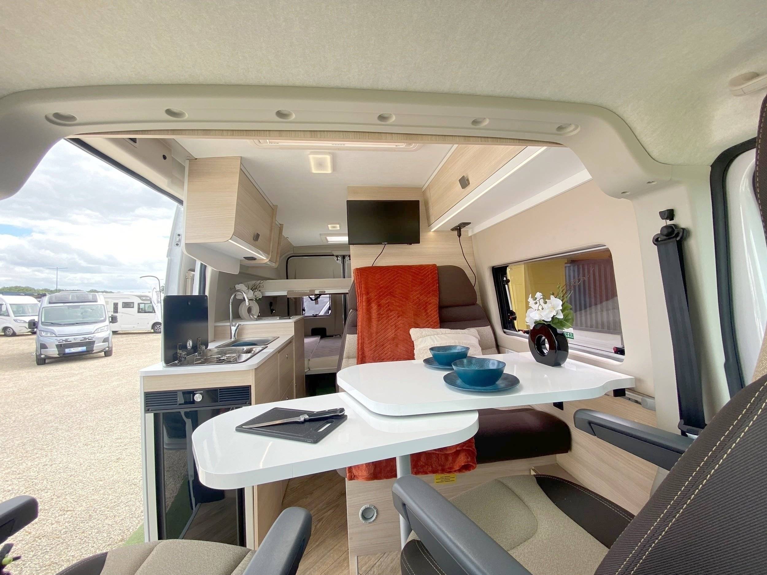 Área de jantar Fiat ducato 2.2 140cv - Yescapa