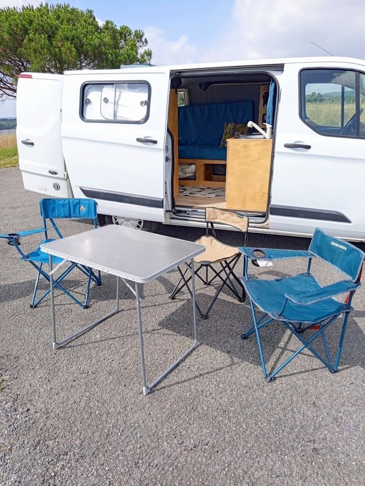 Dining Area Ford Ford Transit Custom - Yescapa