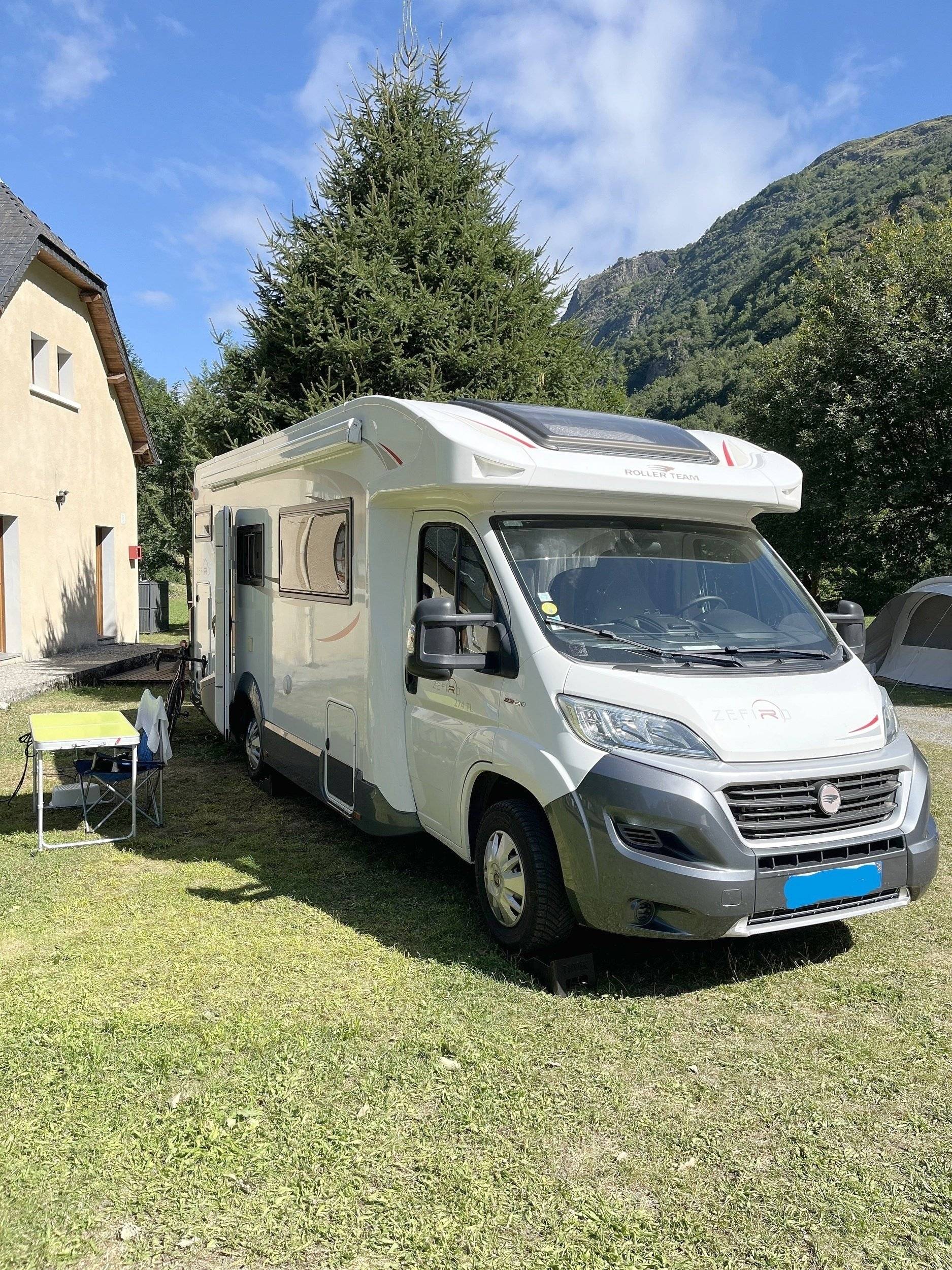Front view from 3/4 Fiat 2,3 l 130 ch - Yescapa