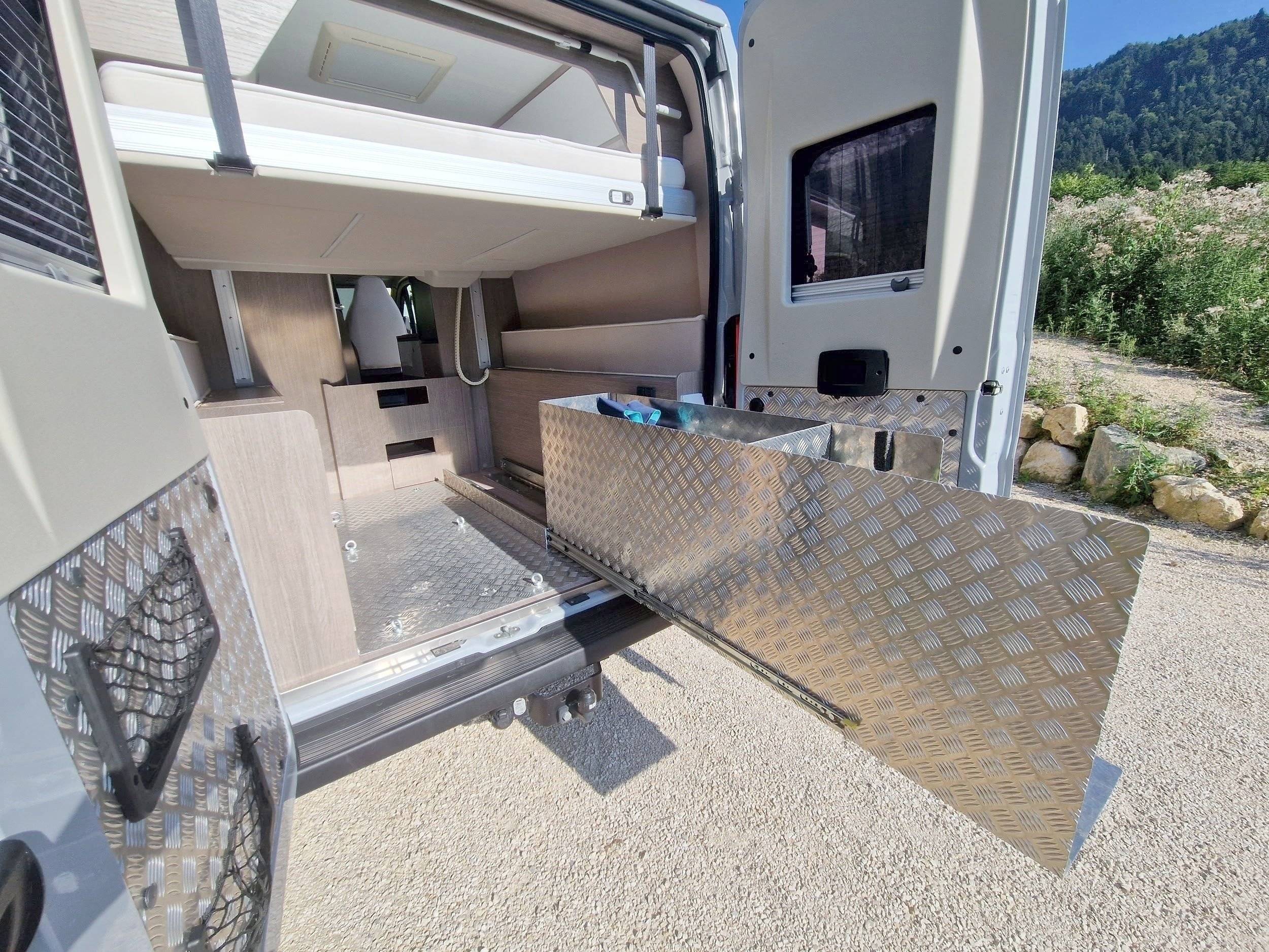 Challenger V210 road edition