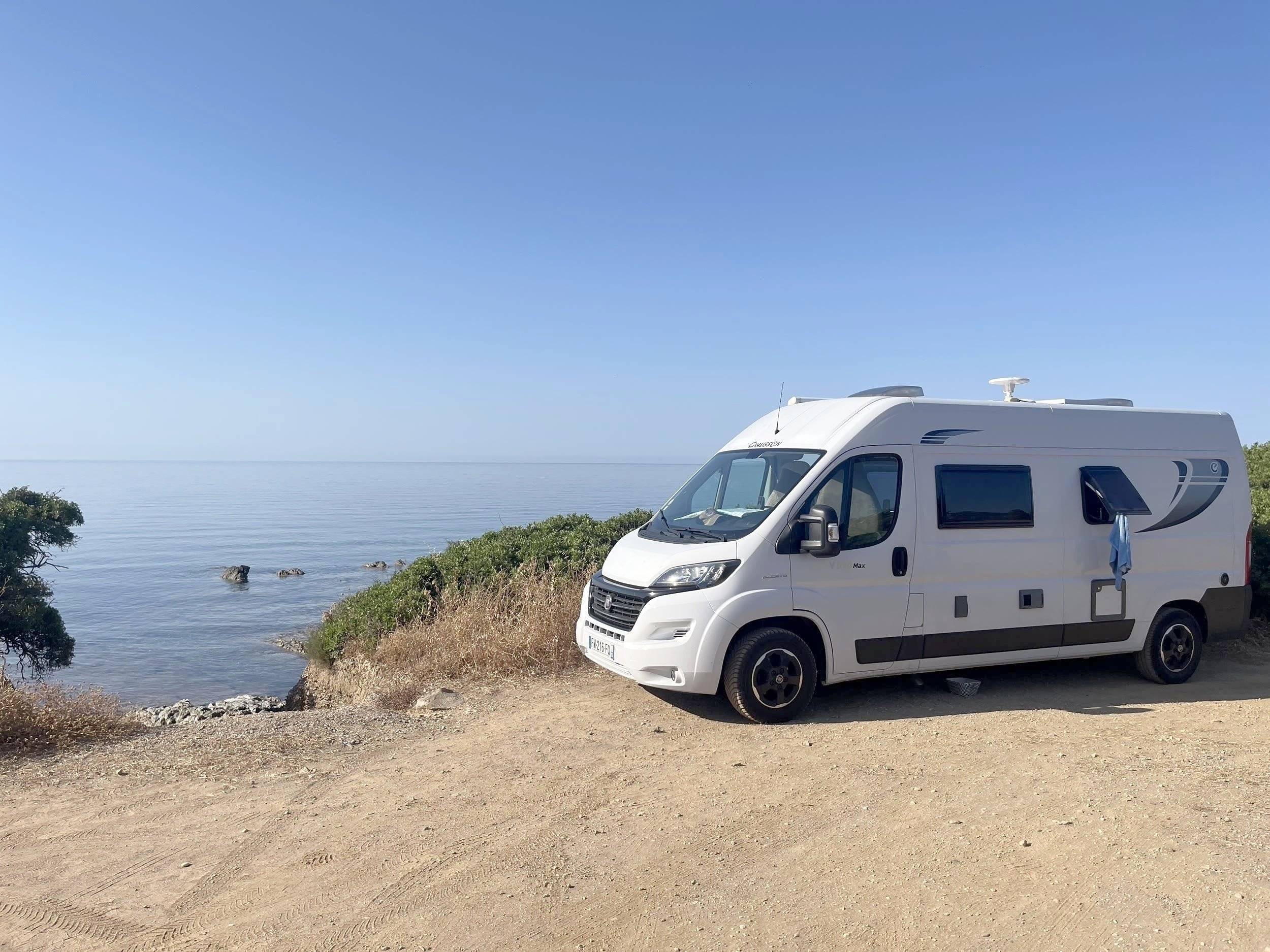 Vista frontale a ¾ Fiat FIAT DUCATO - Yescapa