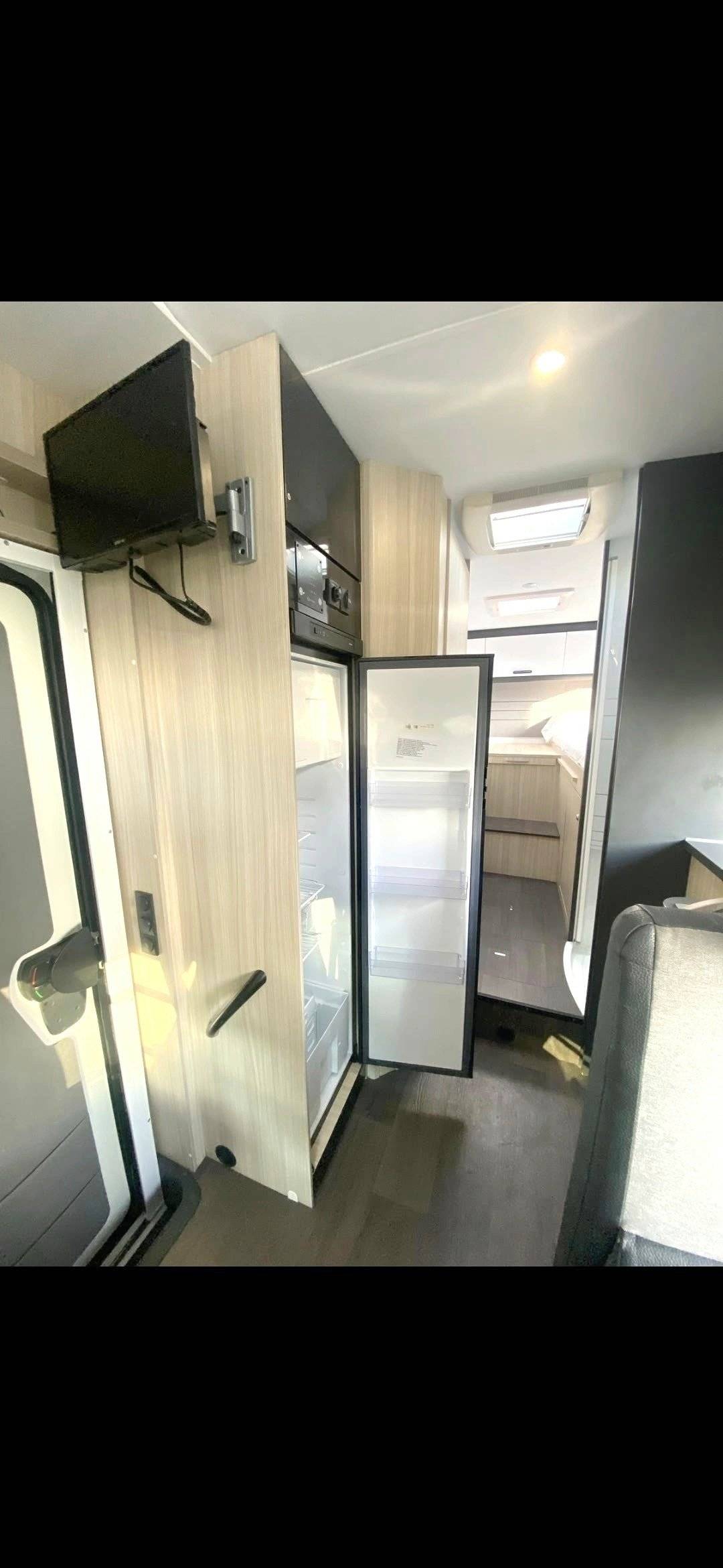 Adria Sunliving A75DP