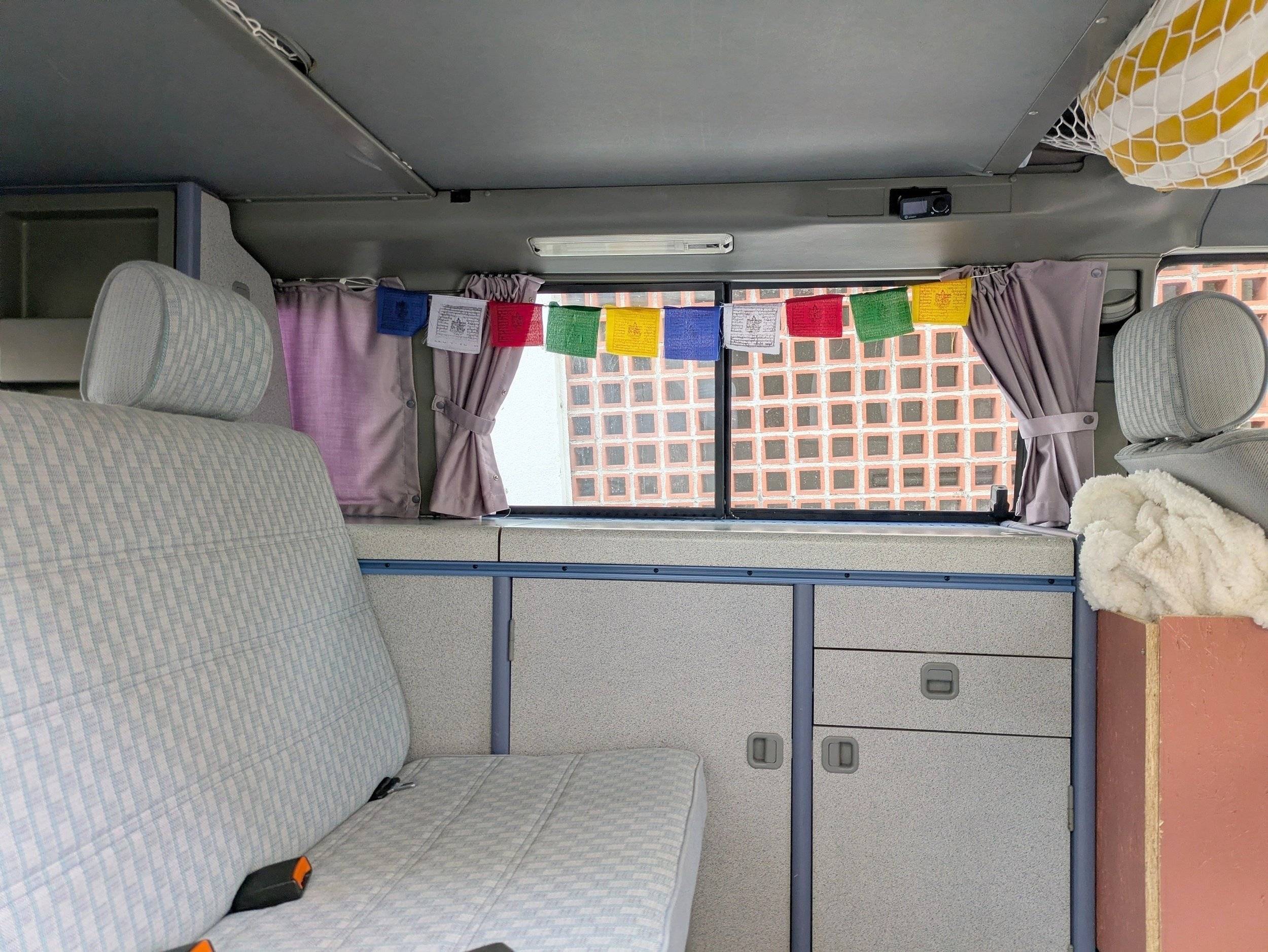 Coin repas Volkswagen VOLKSWAGEN CALIFORNIA - Yescapa