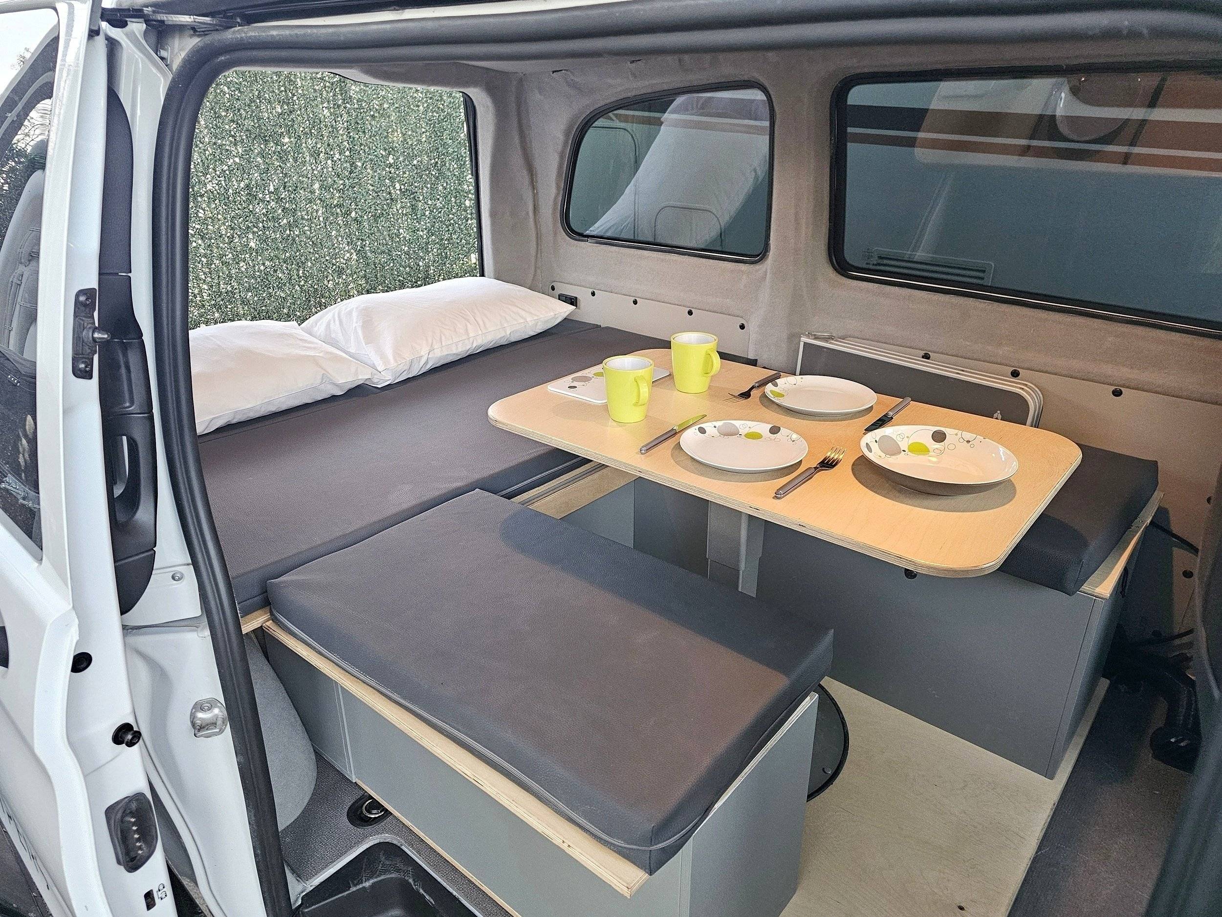 Dinette Mercedes Mercedes vito - Yescapa
