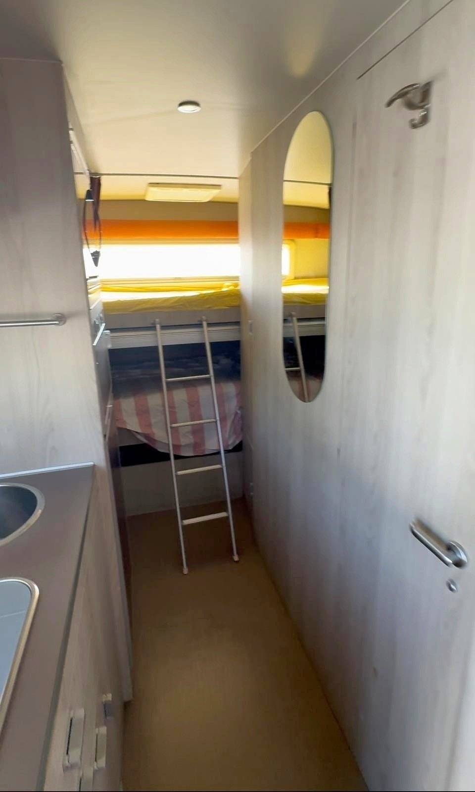 Couchages Iveco iveco spa - Yescapa