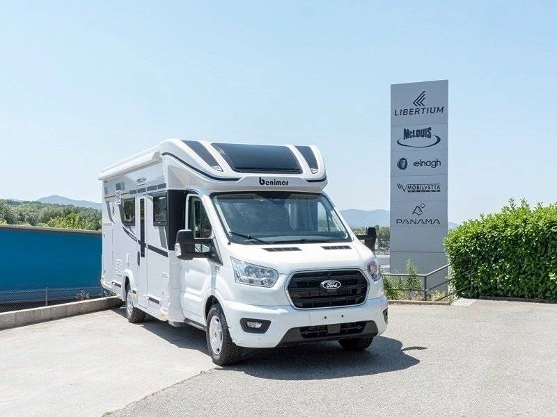 Vista del vehicle angle davanter Ford - Yescapa