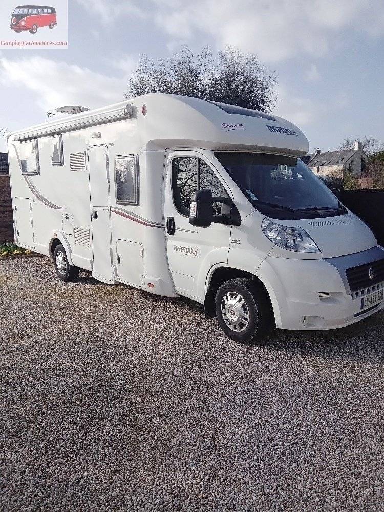 Vista del vehicle angle davanter Fiat 2,3 l 130 ch - Yescapa