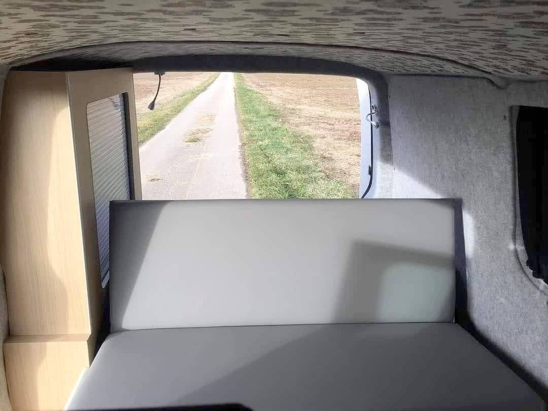 Berth Volkswagen Transporter T6 - Yescapa