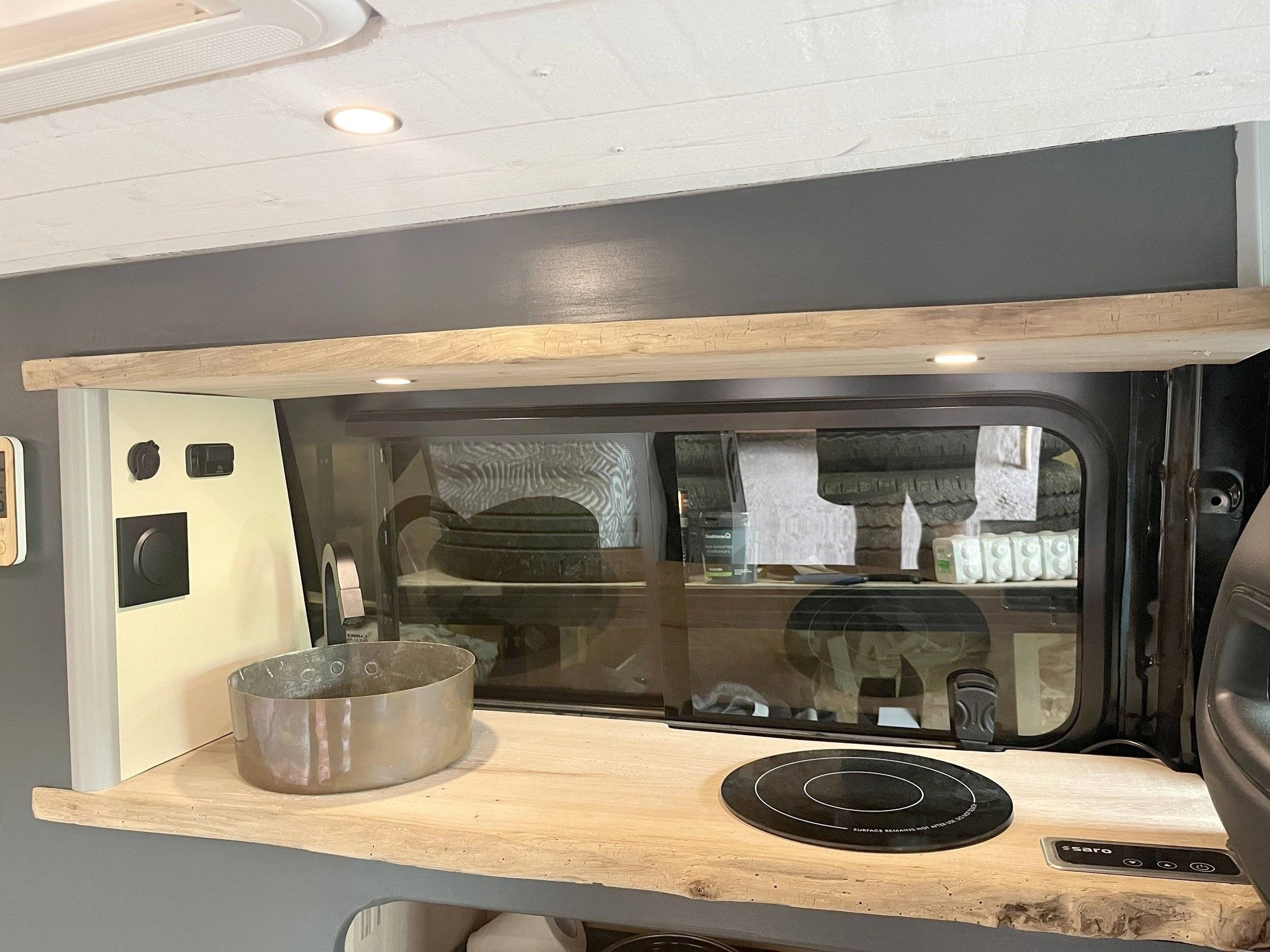 Kitchen Mercedes 2.2 cdi - Yescapa