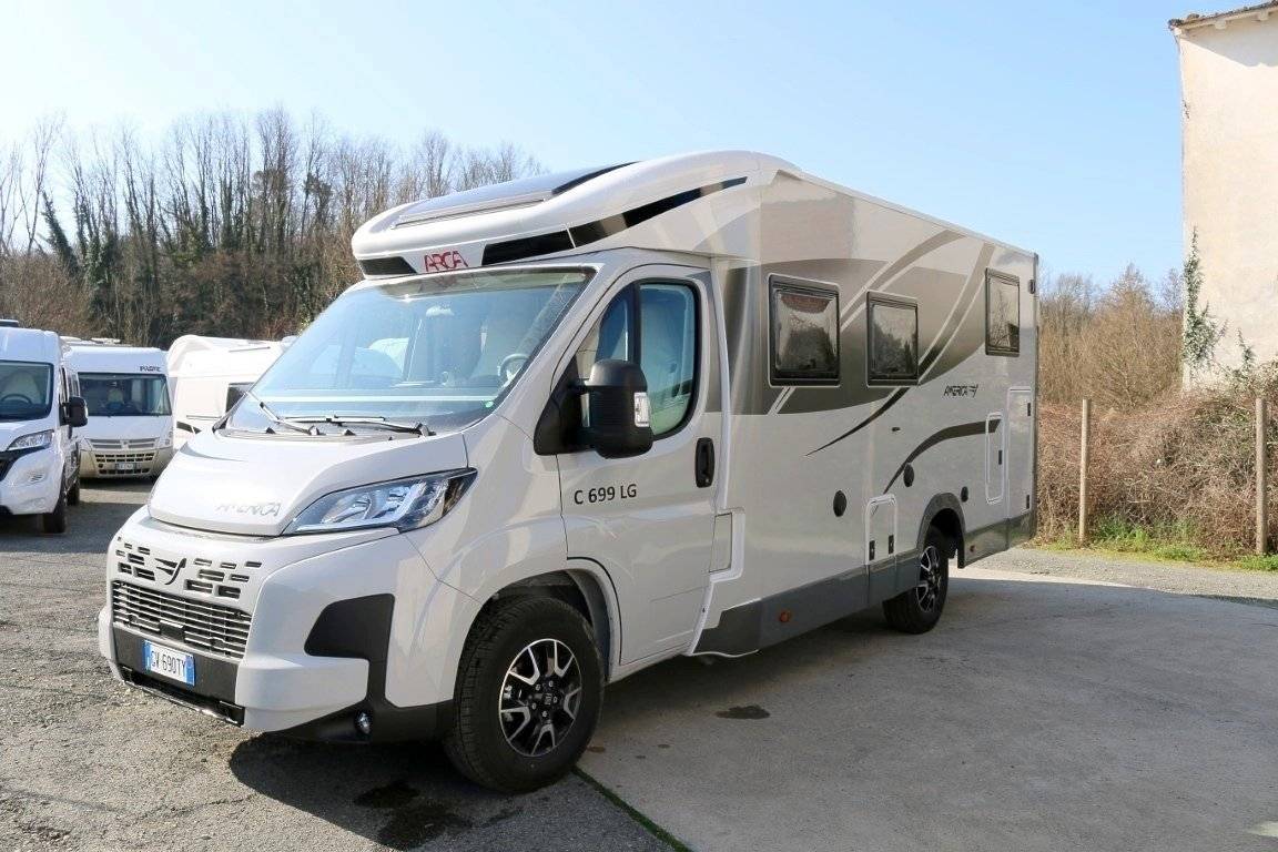 Vista del vehicle angle davanter Fiat FIAT DUCATO - Yescapa