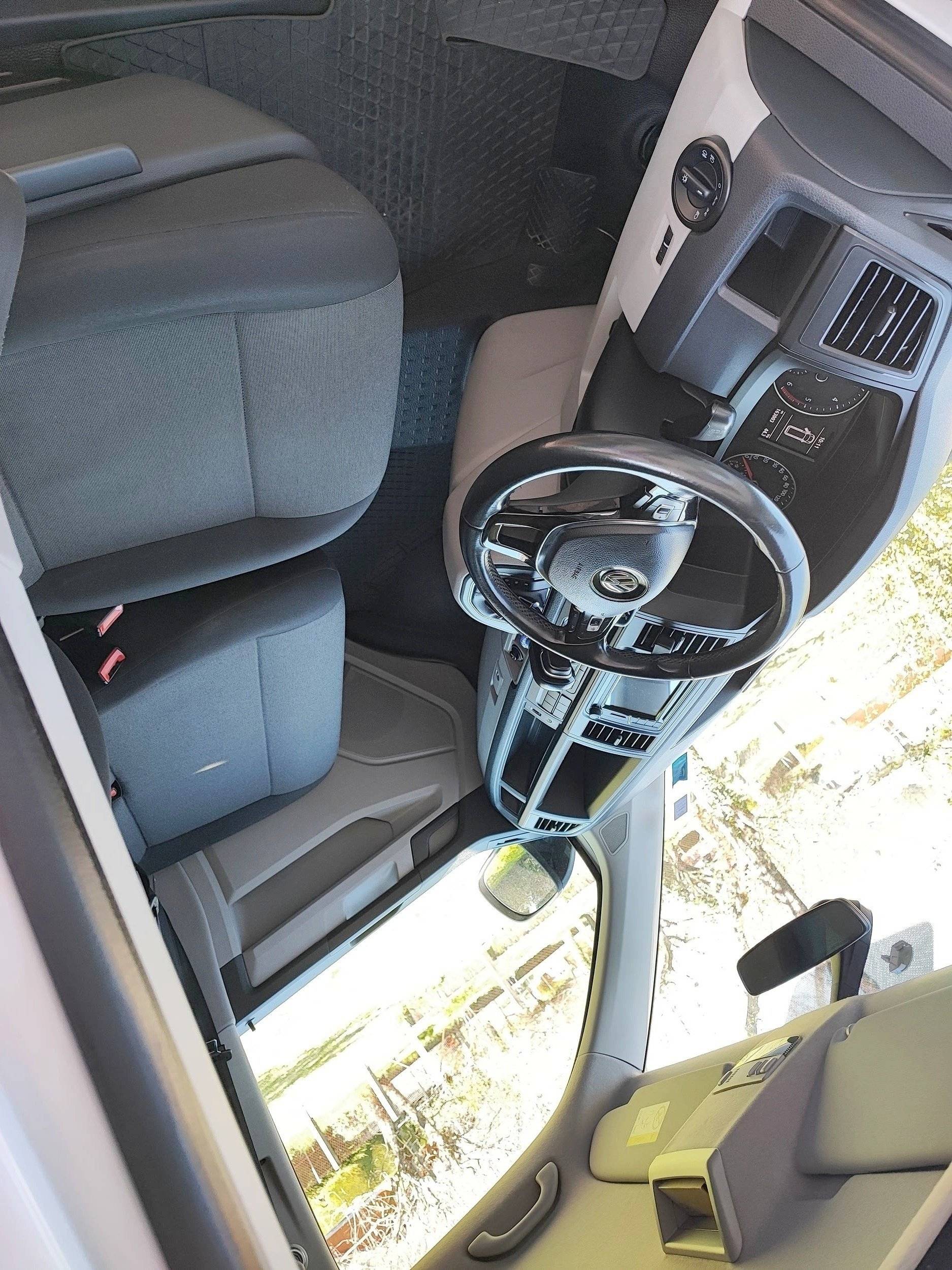 Driver's compartment Volkswagen - Yescapa