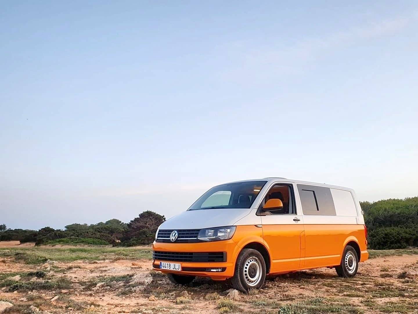 Front view from 3/4 Volkswagen Volkswagen Transporter - Yescapa