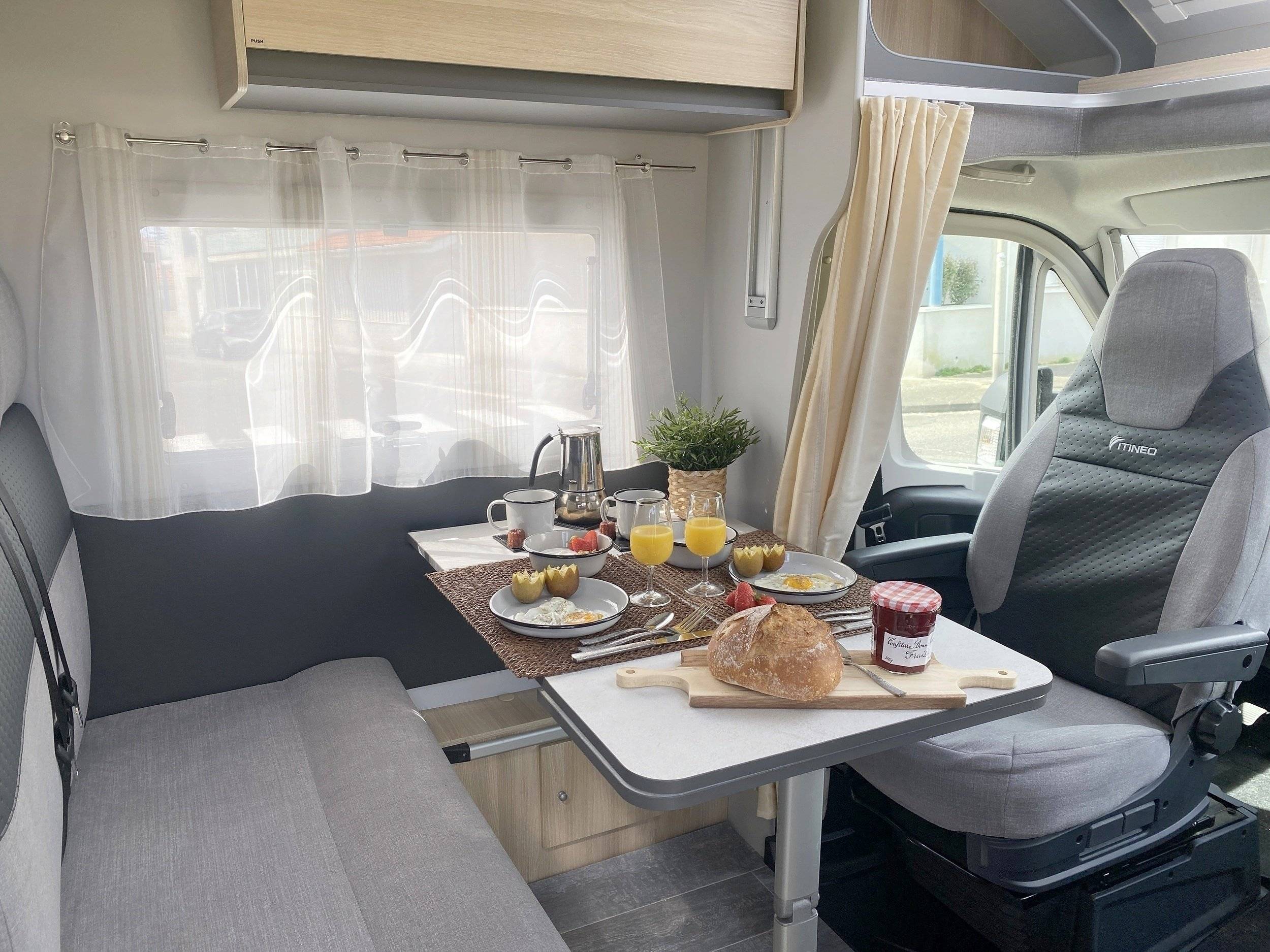 Comedor Peugeot Boxer - Yescapa