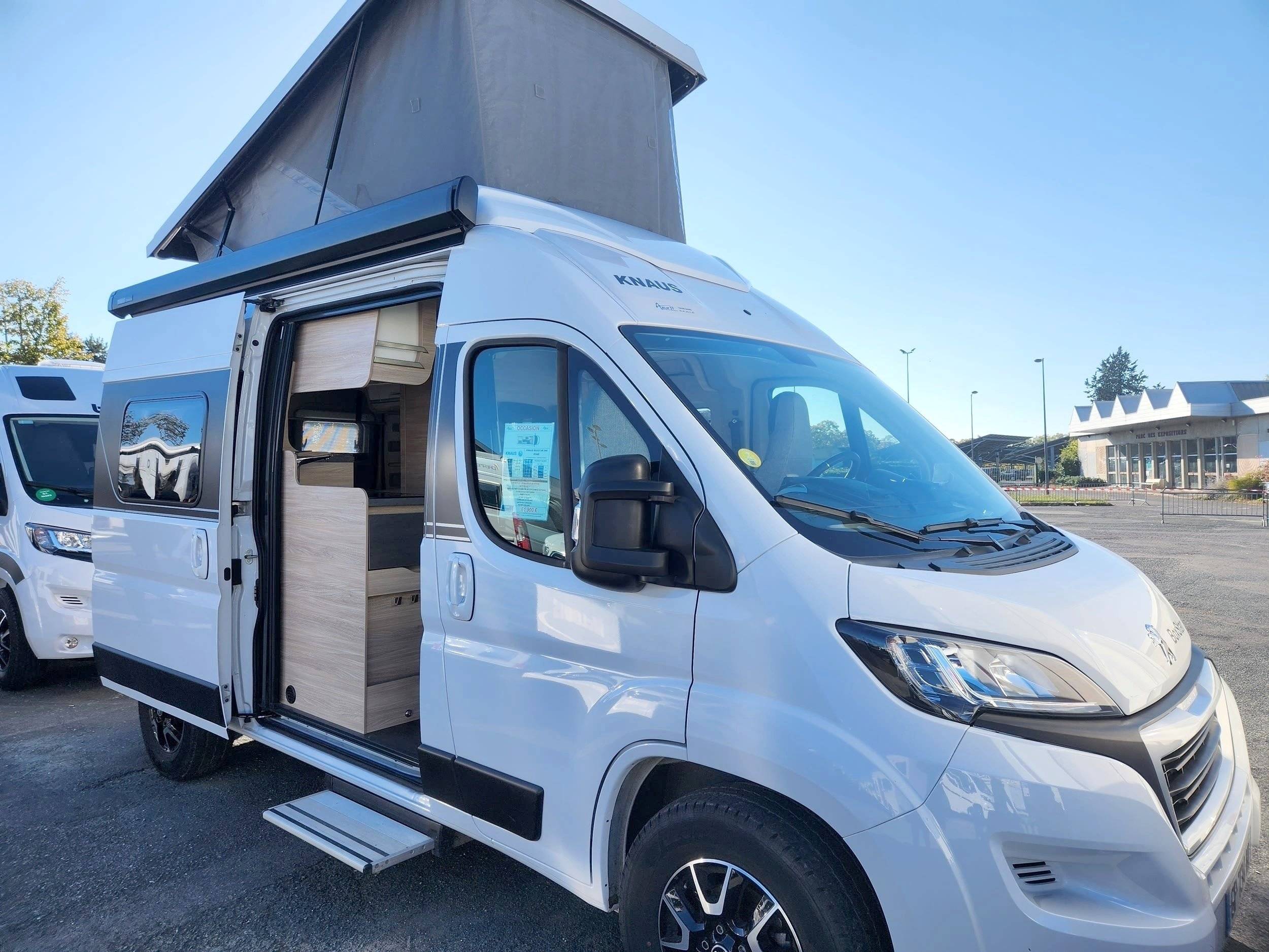 Vista del vehicle angle davanter Volkswagen Kepler One - Yescapa