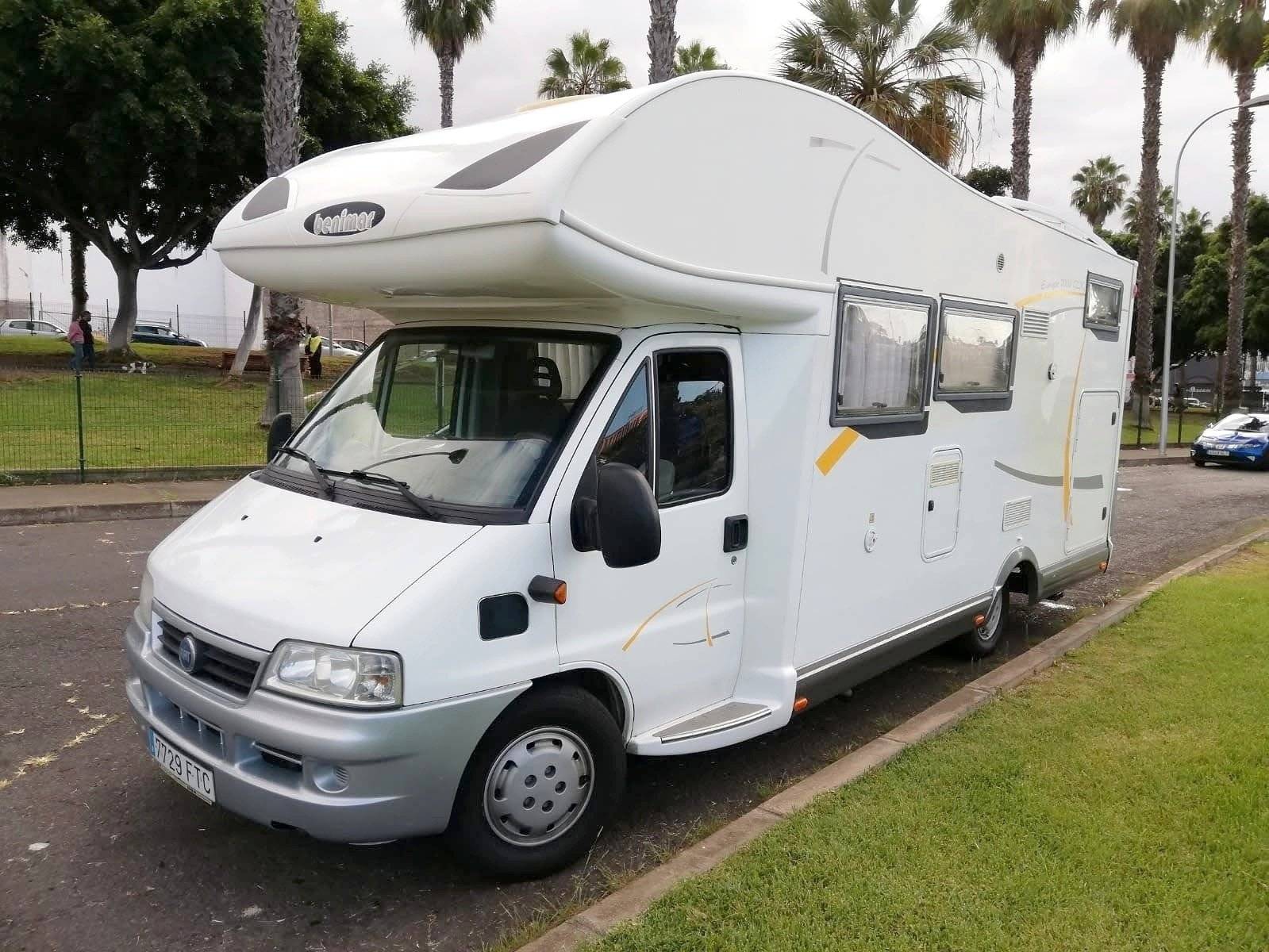 schräge Vorderansicht Fiat Ducato 2.8 JTD - Yescapa