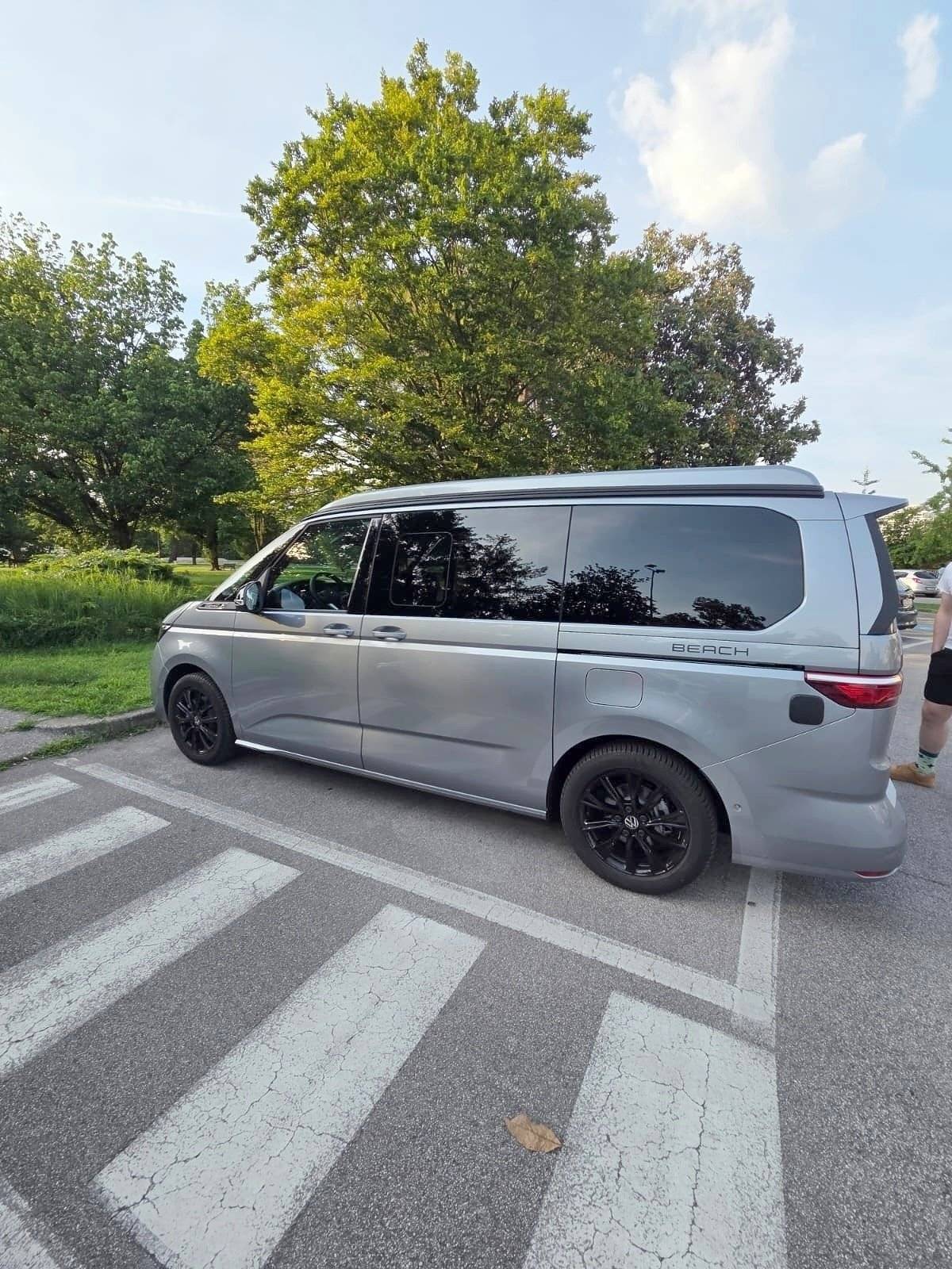 Front view from 3/4 Volkswagen California Camper - Yescapa