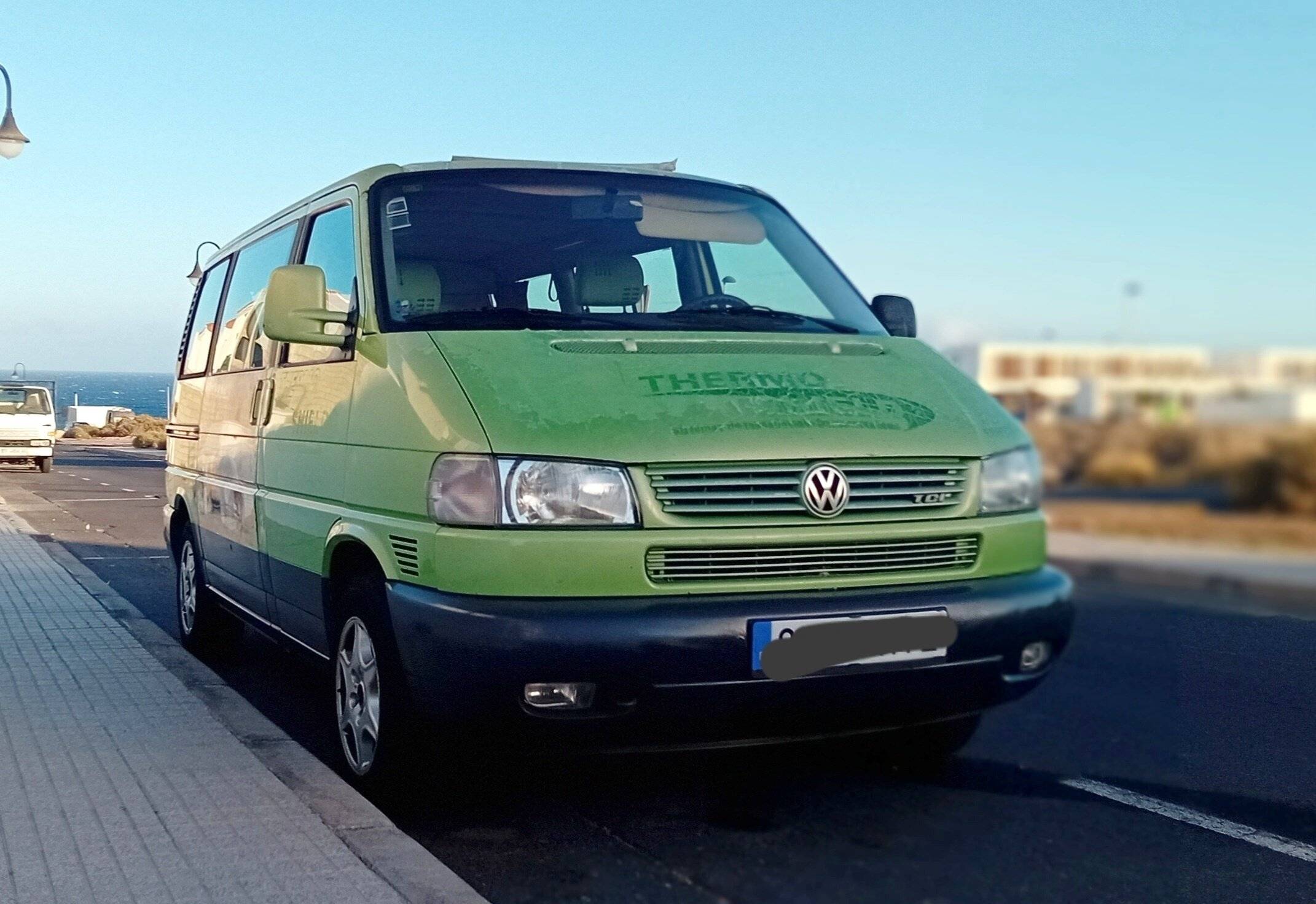 Front view from 3/4 Volkswagen - Yescapa