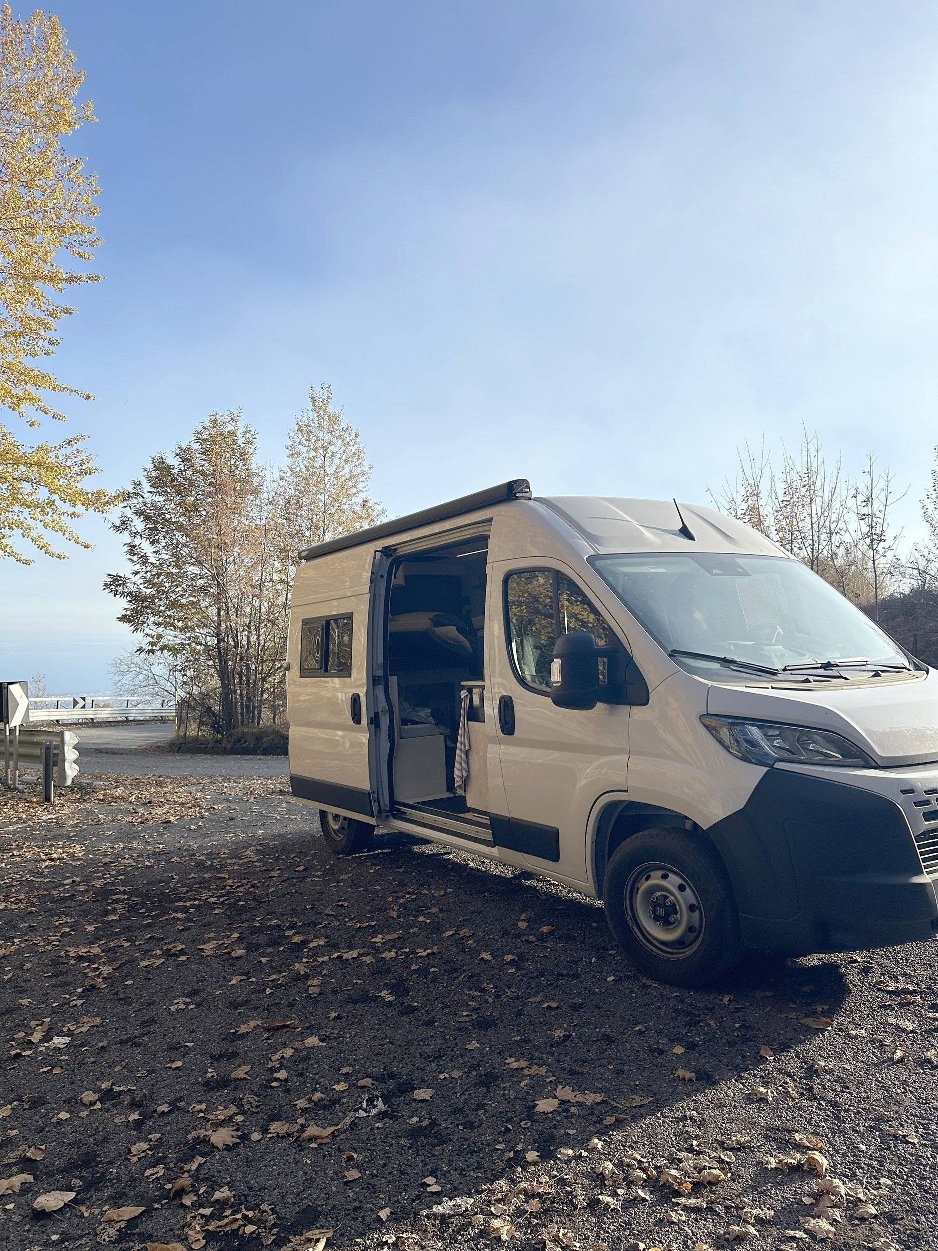 schräge Vorderansicht Fiat Fiat ducato - Yescapa