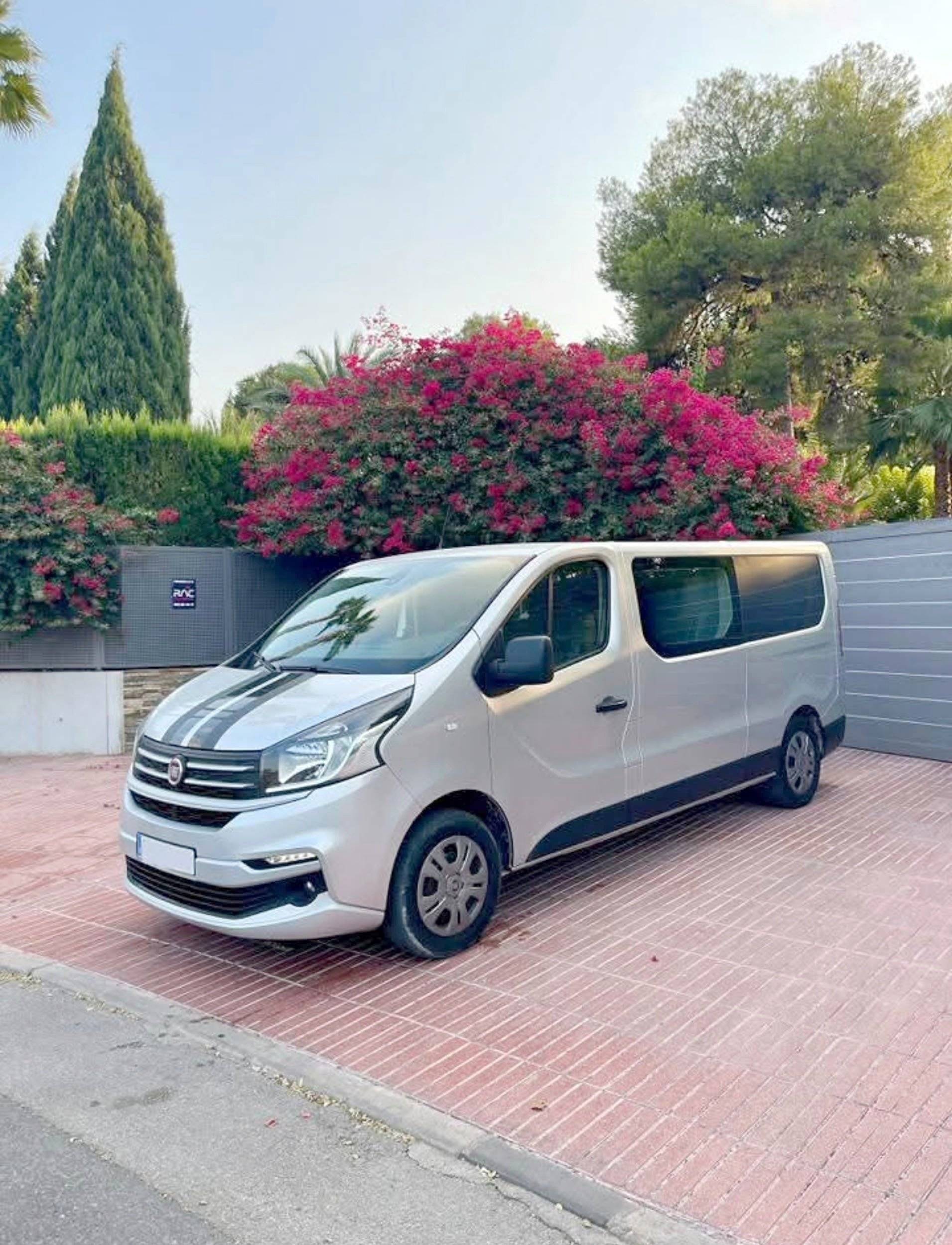 Vista del vehículo ángulo delantero Fiat Talento L2H1 125CV - Yescapa