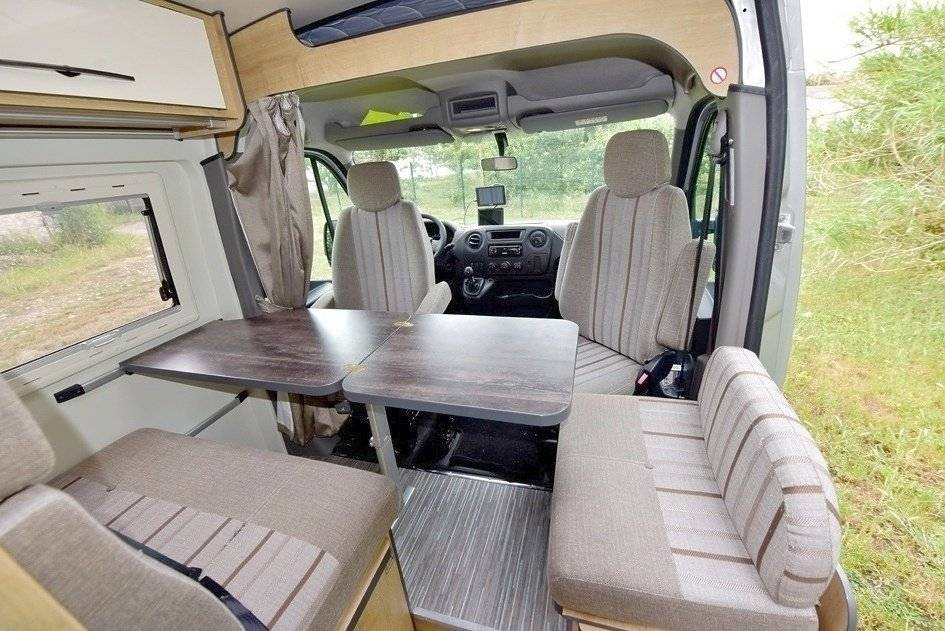 Dining Area Renault Renault Master - Yescapa