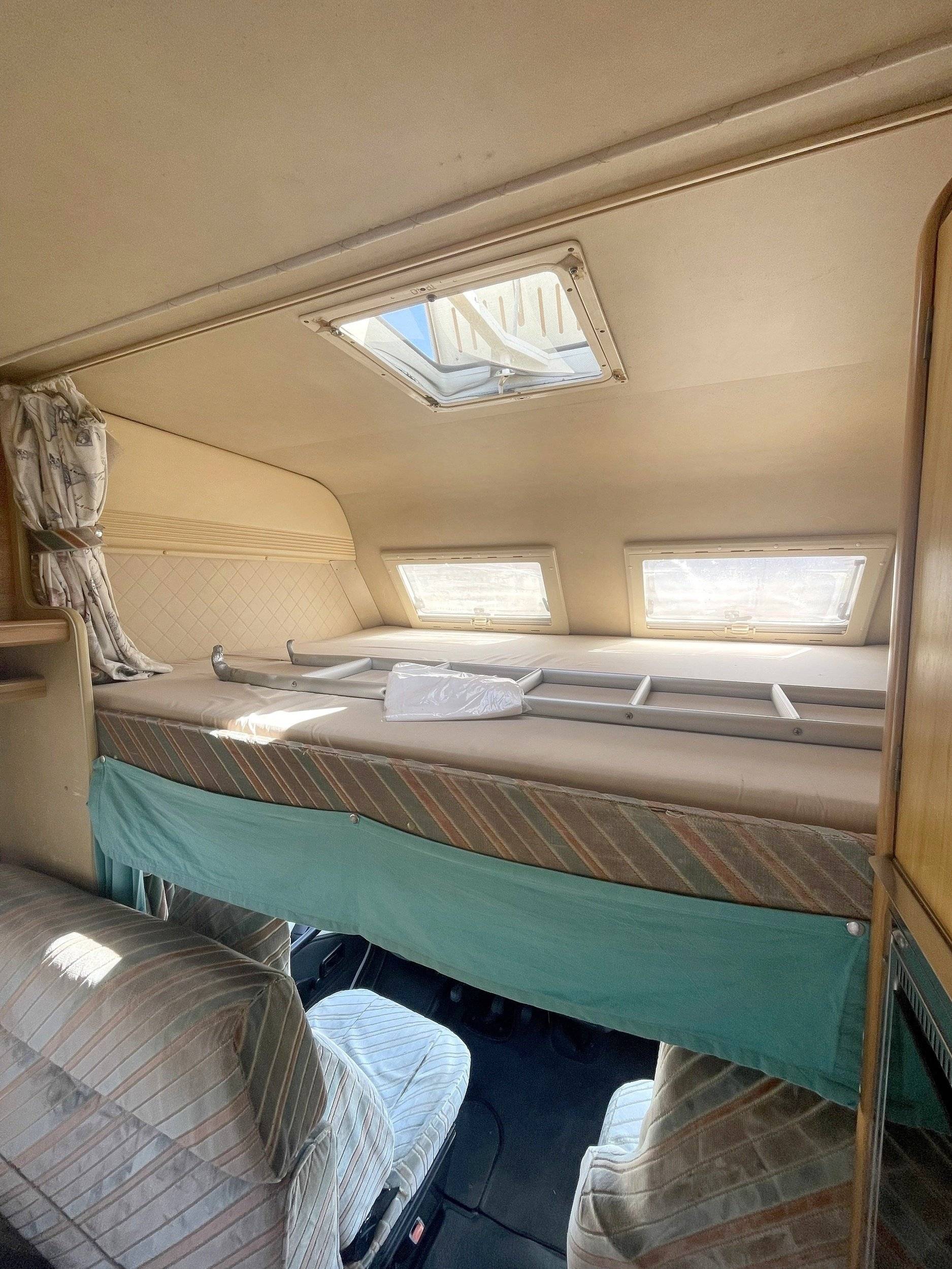Couchages Fiat Ducato 2,5 TDI - Yescapa