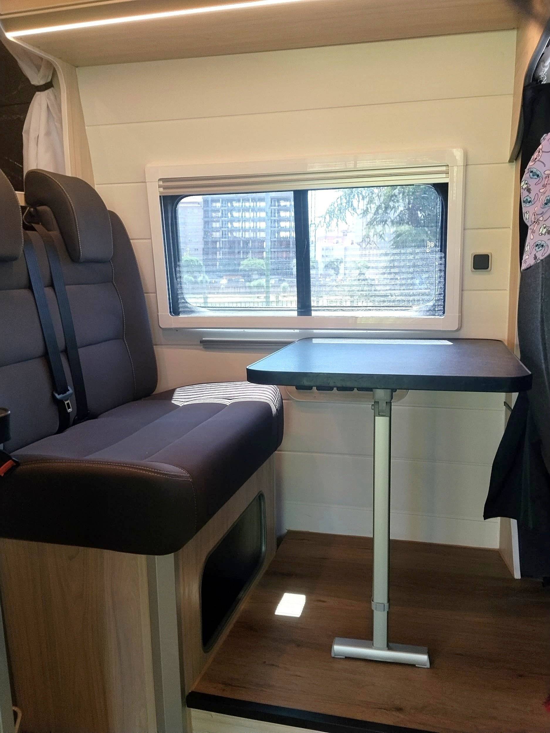 Dining Area Fiat Ducato 2,3 l 130 ch - Yescapa